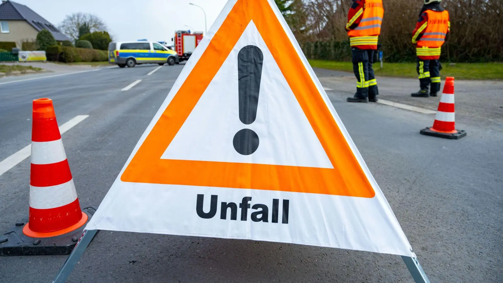 Fahrradfahrer wurde bei einem Unfall in der Nähe von Gebenbach schwer verletzt.  (Symbolbild: Stefan Sauer/dpa/Symbolbild)