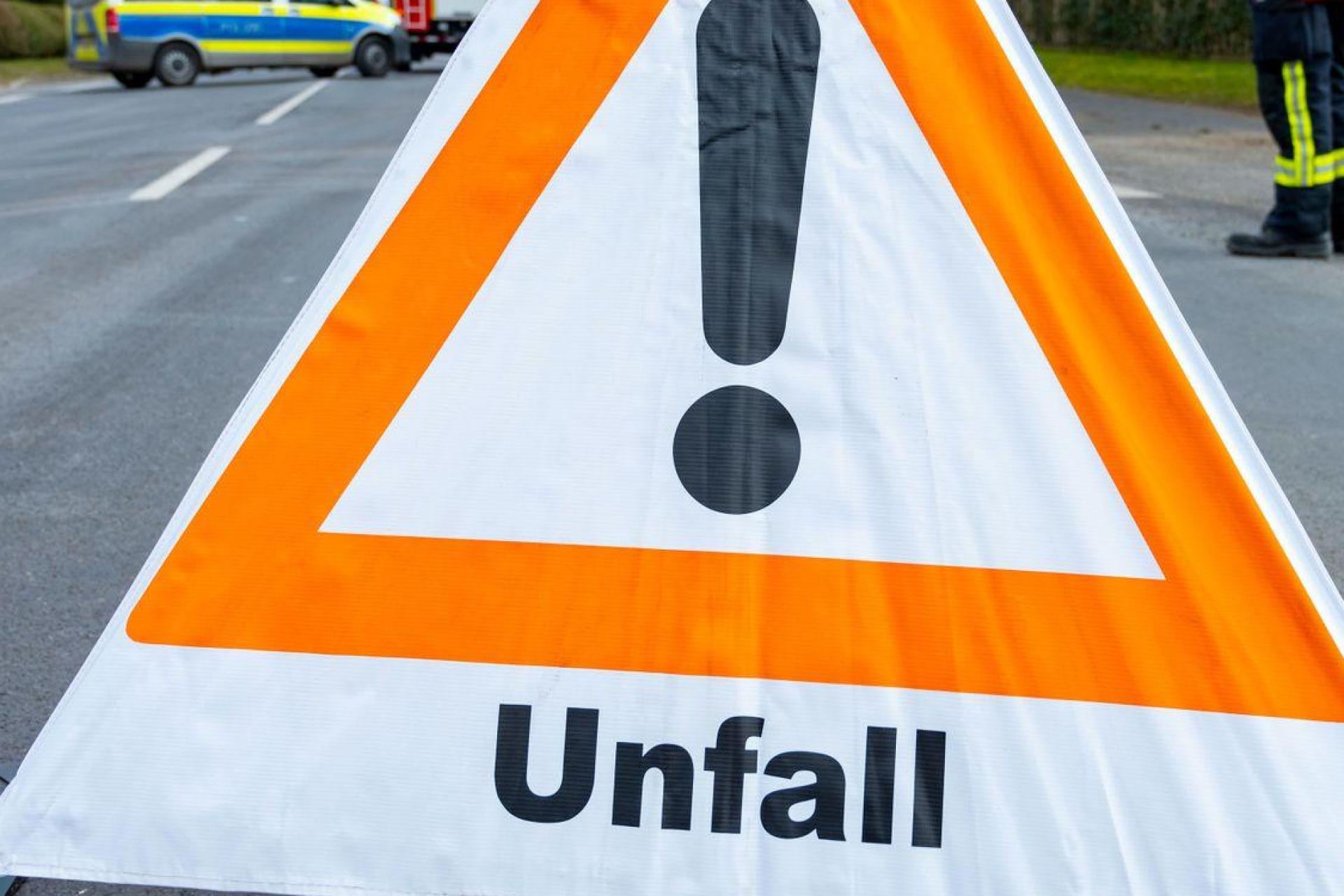 Fahrradfahrer wurde bei einem Unfall in der Nähe von Gebenbach schwer verletzt.  (Symbolbild: Stefan Sauer/dpa/Symbolbild)