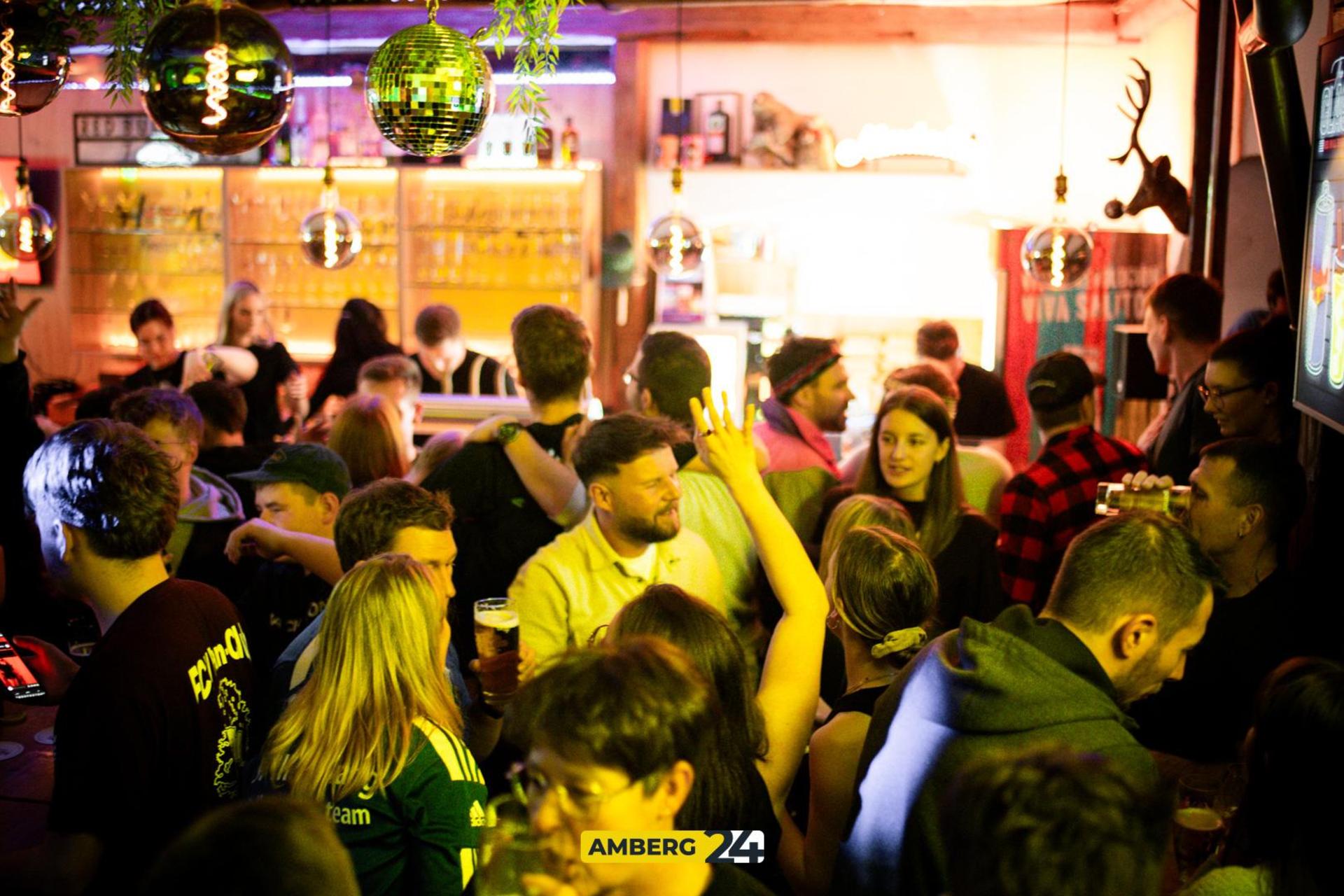 Im „Herzog” in Sulzbach-Rosenberg stieg am Samstag die Hallenmasters Afterparty. (Bild: Julia Bär)