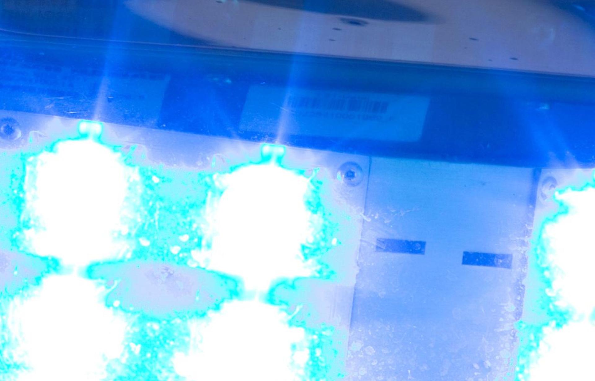 In Sulzbach-Rosenberg wird die Fassade eines Möbelhauses beschmiert. Die Polizei ermittelt wegen Sachbeschädigung. (Symbolbild: Friso Gentsch)