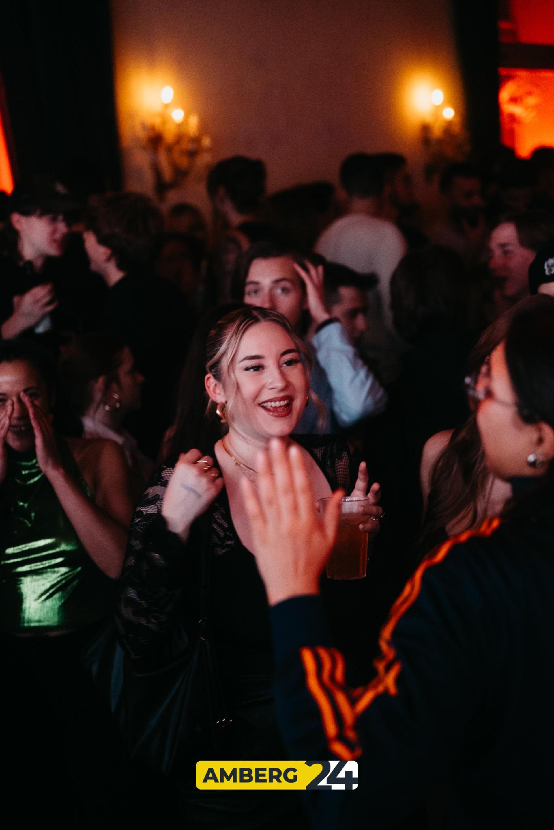 Im Casino-Saal war am Samstag die erste VIBES-Party des Jahres. (Bild: Mario Donhauser)