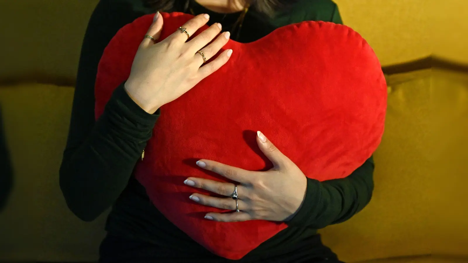 Für die Studie wurden Antworten von mehr als 17.000 jungen Menschen ausgewertet. (Bild: Elisa Schu/dpa)