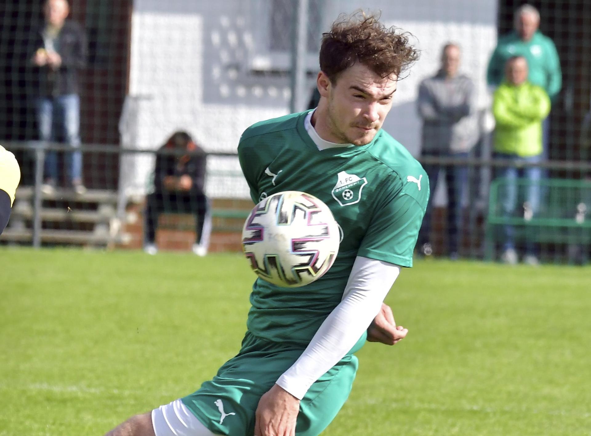 Michael Weiß (rechts) verlässt den 1. FC Schlicht zur kommenden Saison. (Archivbild: Hubert Ziegler)