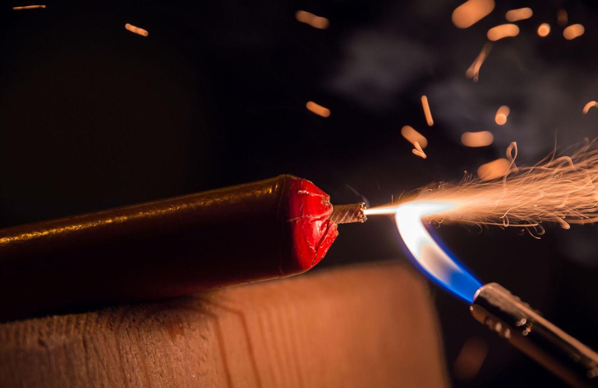 Echte Knaller hatte das Jahr 2025 hier bei uns, auf Amberg24, zu bieten. Das waren die wildesten Storys. (Symbolbild: Lino Mirgeler/dpa)