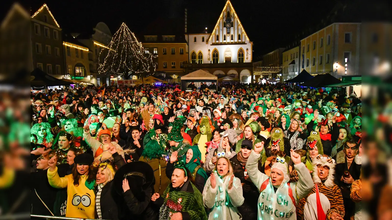 Bei der Hexennacht wird in der Amberger Innenstadt gefeiert. Im ÖPNV gibt es zusätzliche Busfahrten. (Archivbild: Petra Hartl)