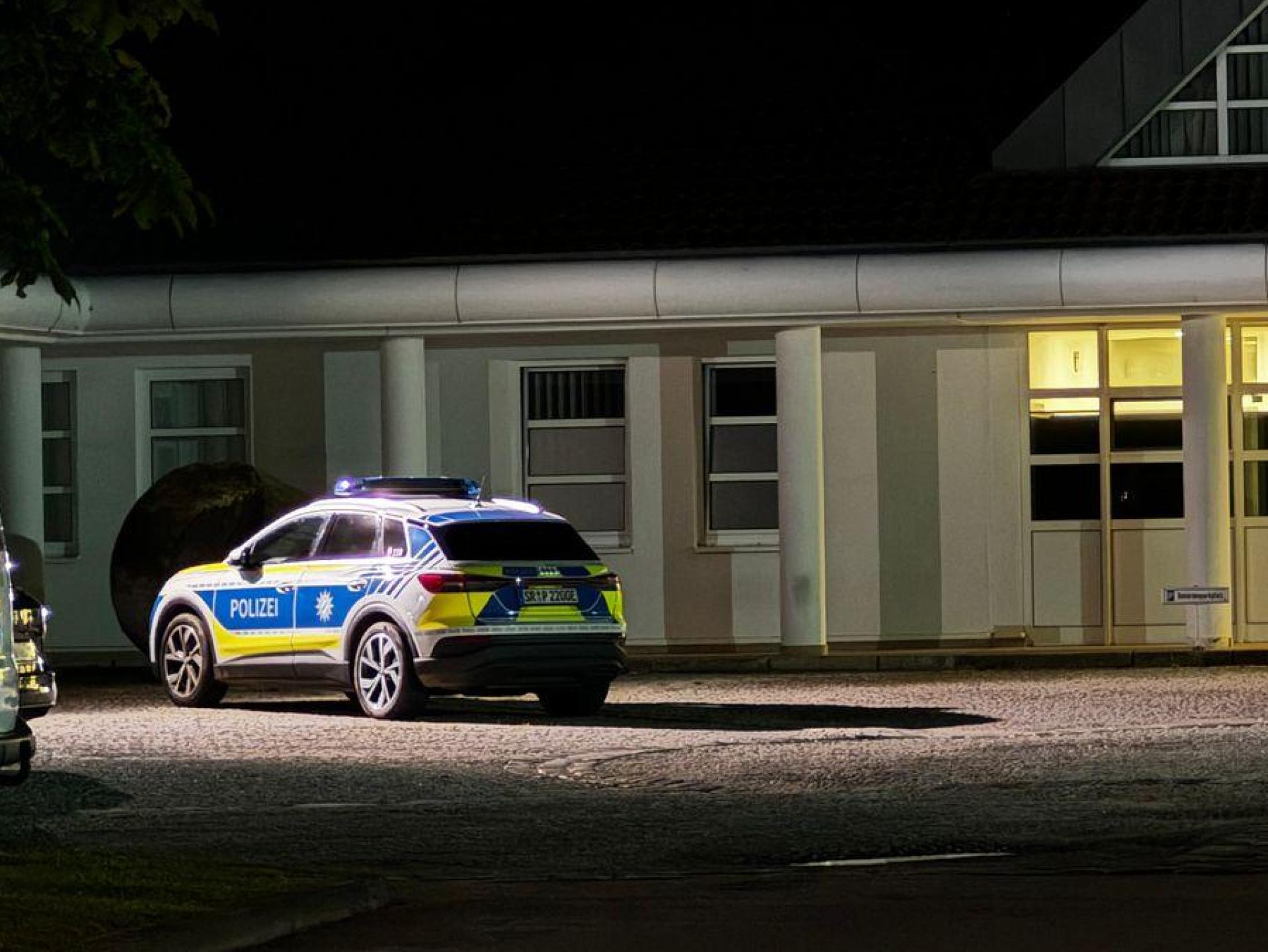 Aus dem Bezirkskrankenhaus im bayerischen Lerchenhaid sind vier Insassen geflohen. (Bild: Hartl/vifogra/dpa)