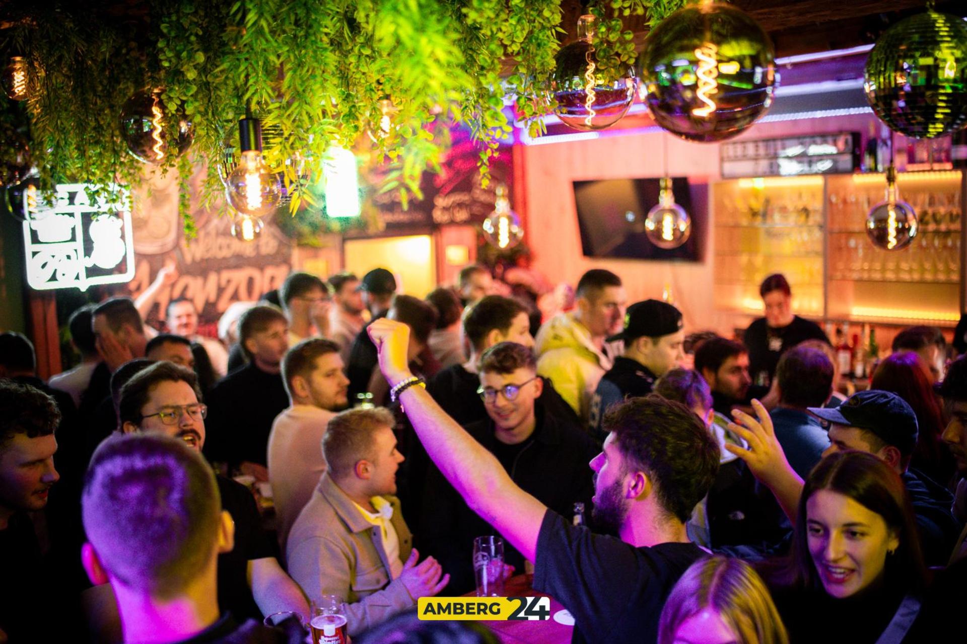 Im „Herzog” in Sulzbach-Rosenberg stieg am Samstag die Hallenmasters Afterparty. (Bild: Julia Bär)