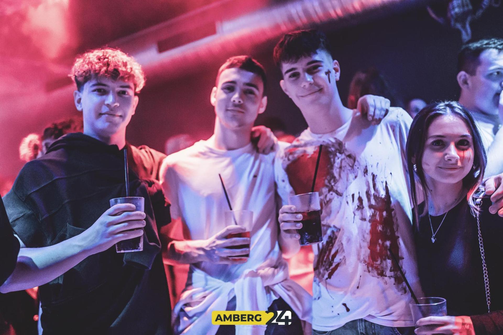 Saures auf die Ohren und eine spooky Atmo haben die Veranstalter der fetten Halloween-Party im Happy Rock versprochen. (Bild: Julia Bär)