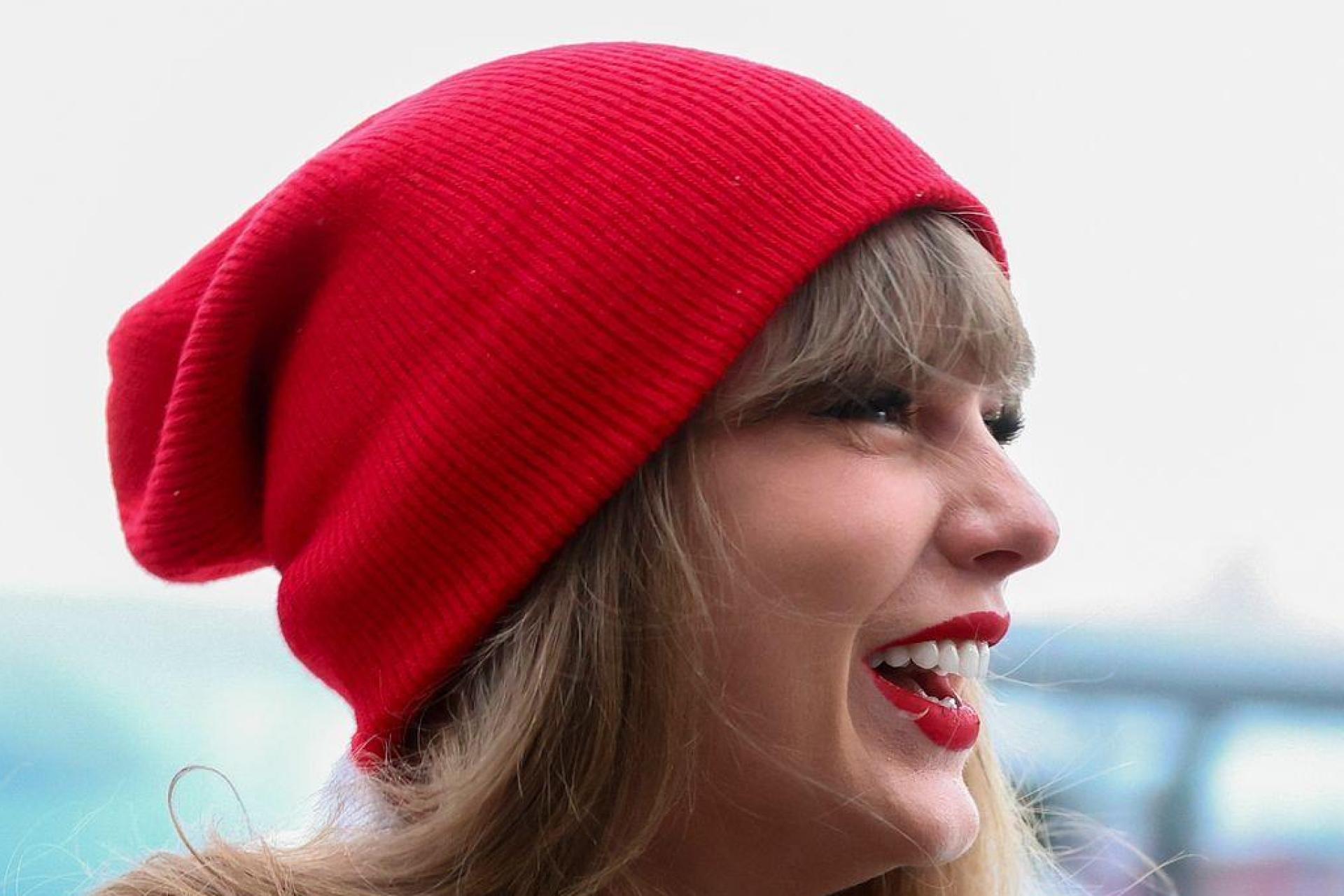 Taylor Swift wird nicht dabei sein. Dennoch findet am 17. August The Eras Party in Grafenwöhr statt.  (Bild: Jeffrey T. Barnes/AP/dpa)