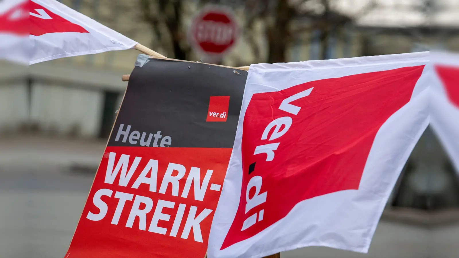 Heute Warnstreik: Das gilt am Dienstag, 10. März, für die AOK-Beschäftigten.  (Symbolbild: Stefan Puchner/dpa)