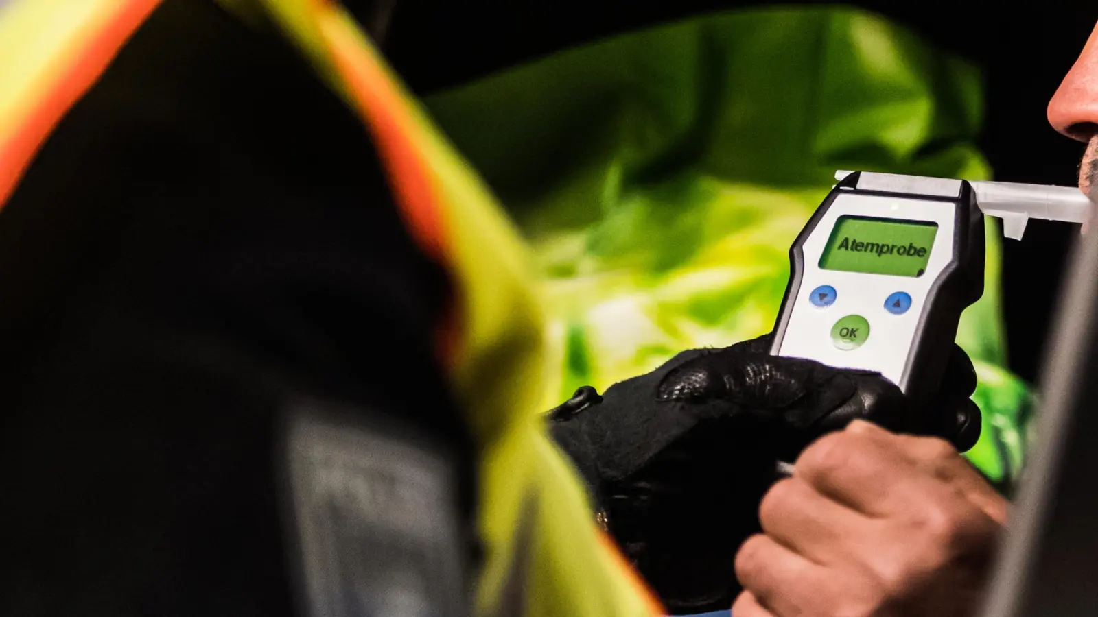 In Neukirchen kontrollierte die Polizei am Sonntag einen Radfahrer mit zu viel Alkohol im Blut. (Symbolbild: Andreas Arnold/dpa)