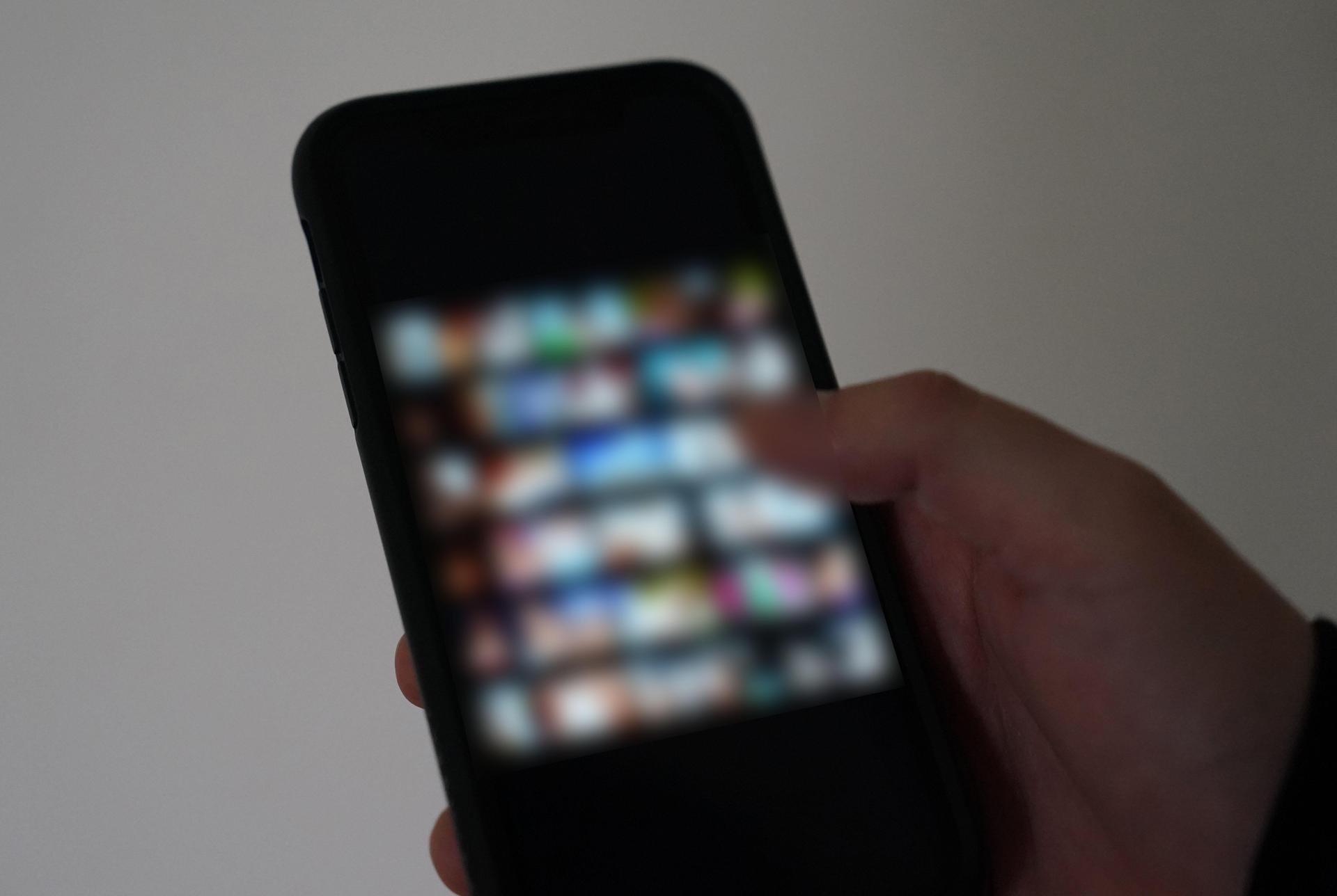 Ein 27-jähriger Mann aus Schmidmühlen wurde Opfer einer Erpressung auf sexueller Grundlage. Die Polizei warnt vor der Sextortion-Methode. (Symbolbild: Marcus Brandt)