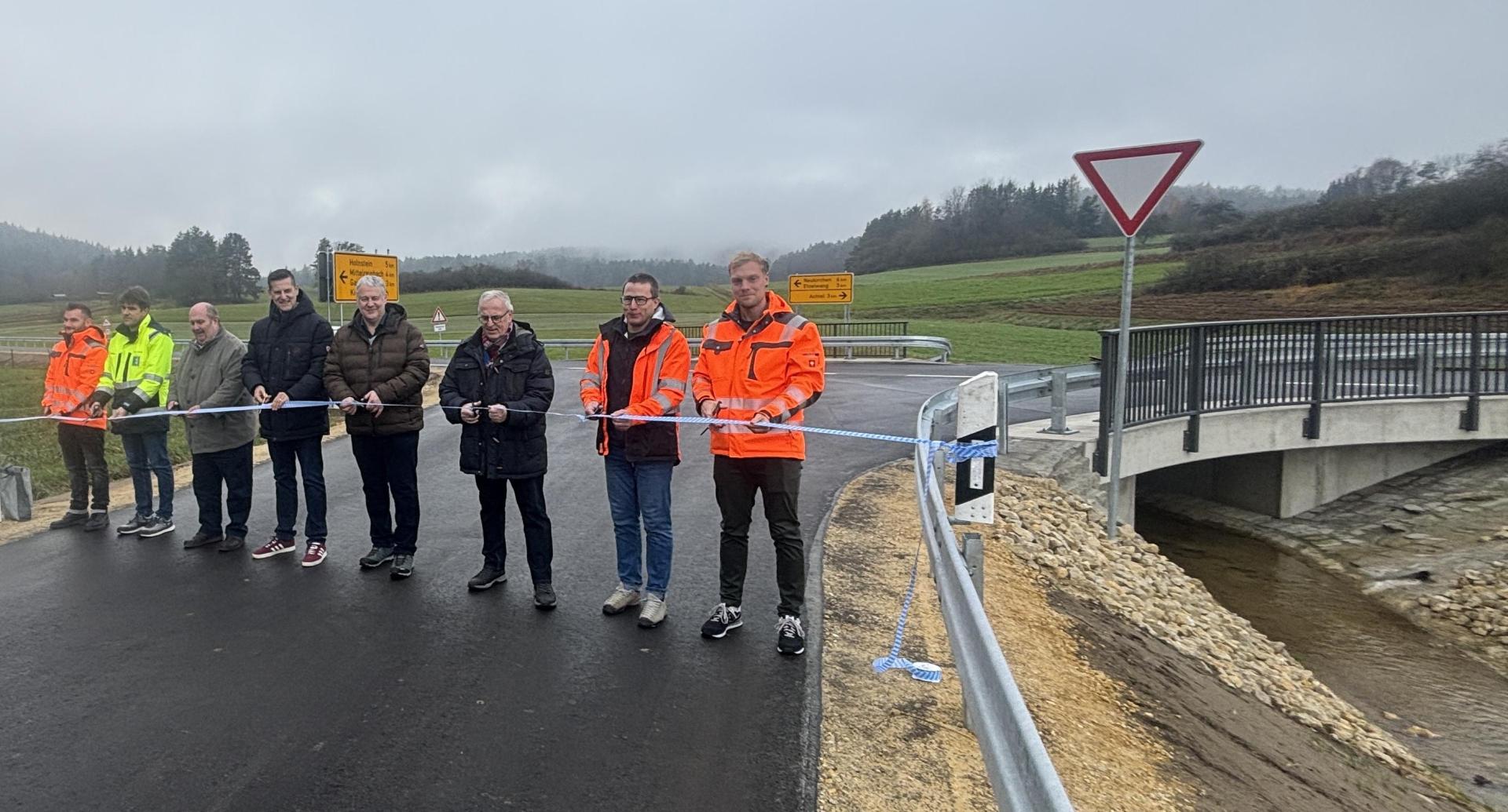 Das Millionen-Projekt Reinbachbrücke ist jetzt offiziell für den Verkehr freigegeben. (Bild: ge)