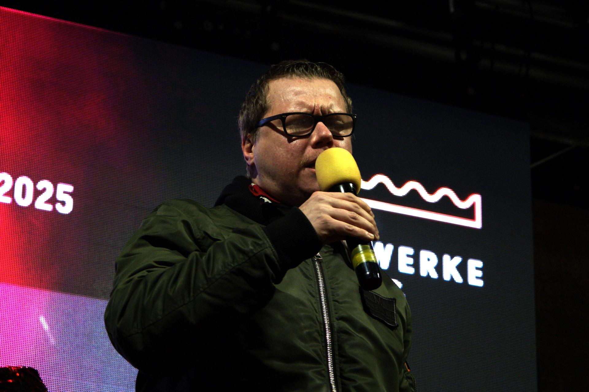 Karaoke auf dem Amberger Weihnachtsmarkt. Das sind die besten Bilder. (Bild: mni)