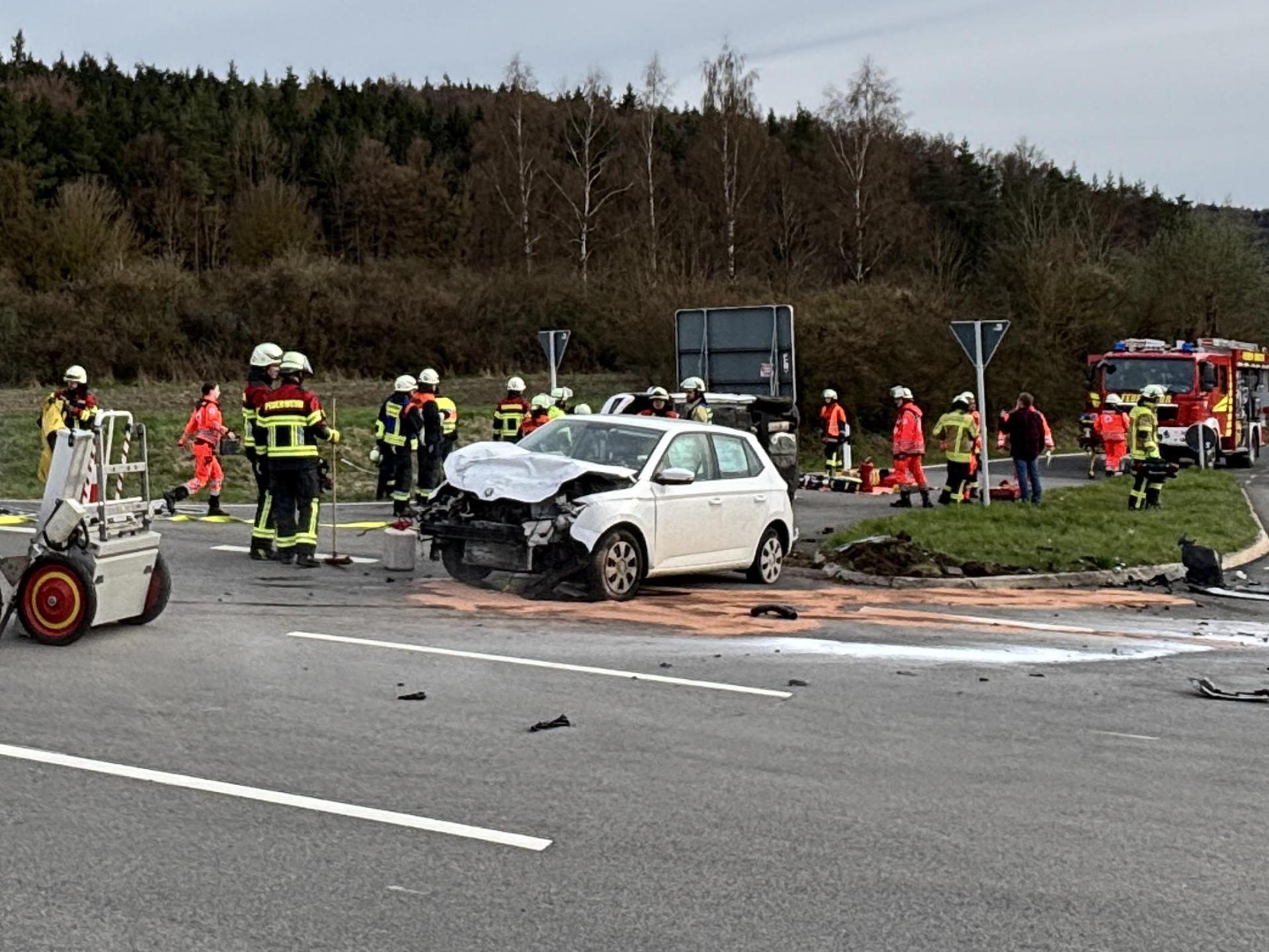Zwei PKW kollidierten auf der B85 bei Königstein.<br> (Bild: Jürgen Leißner)