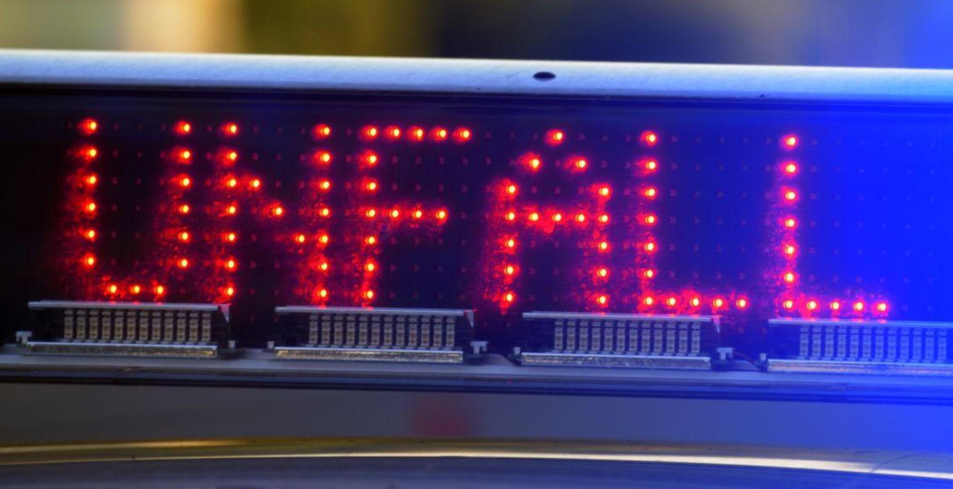 Ein betrunkener Fahrer hat auf der A9 einen anderen Wagen gerammt. (Symbolbild: Stefan Puchner/dpa)