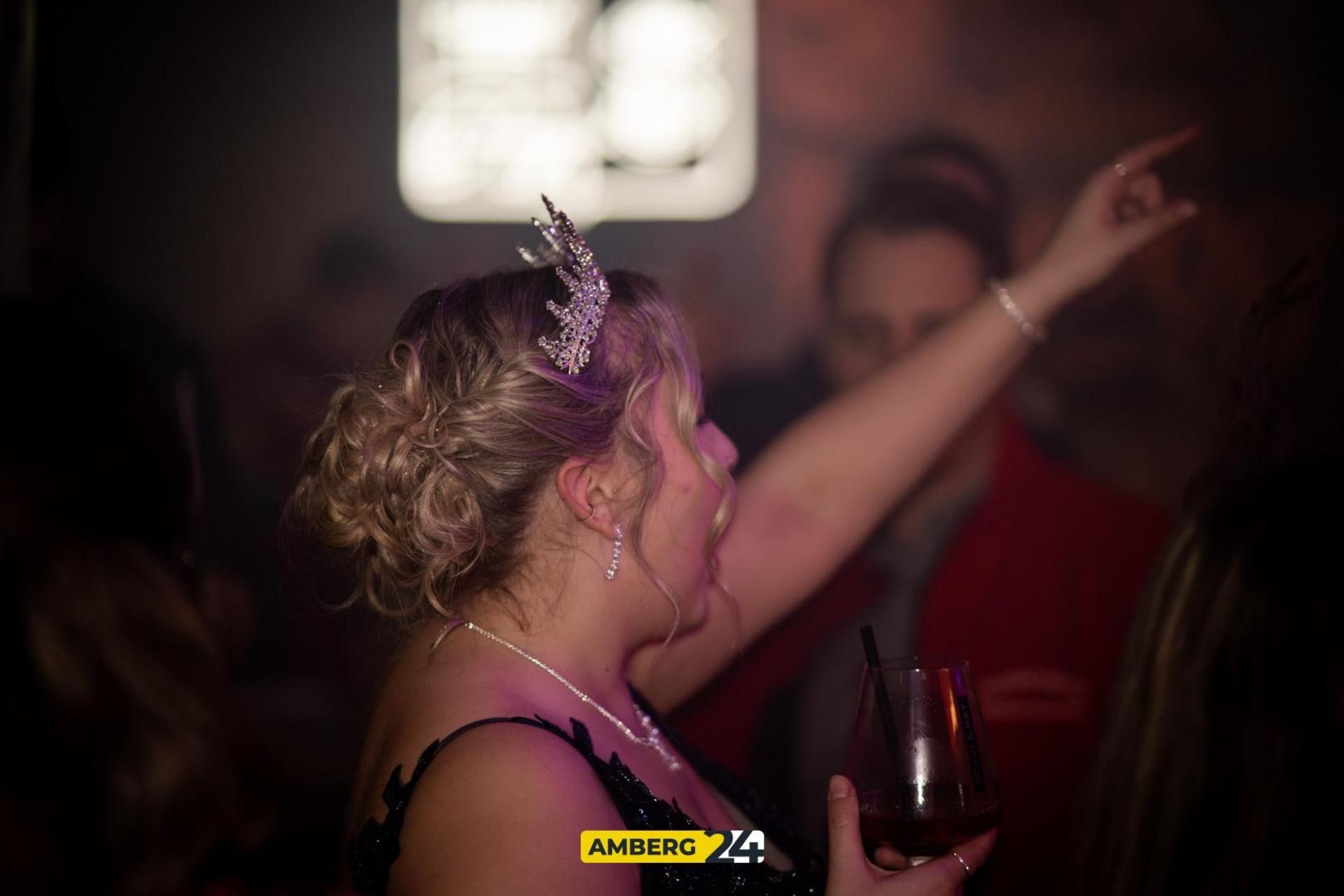 Im „Herzog” in Sulzbach-Rosenberg stieg am Samstag der Hausfasching.  (Bild: Julia Bär)