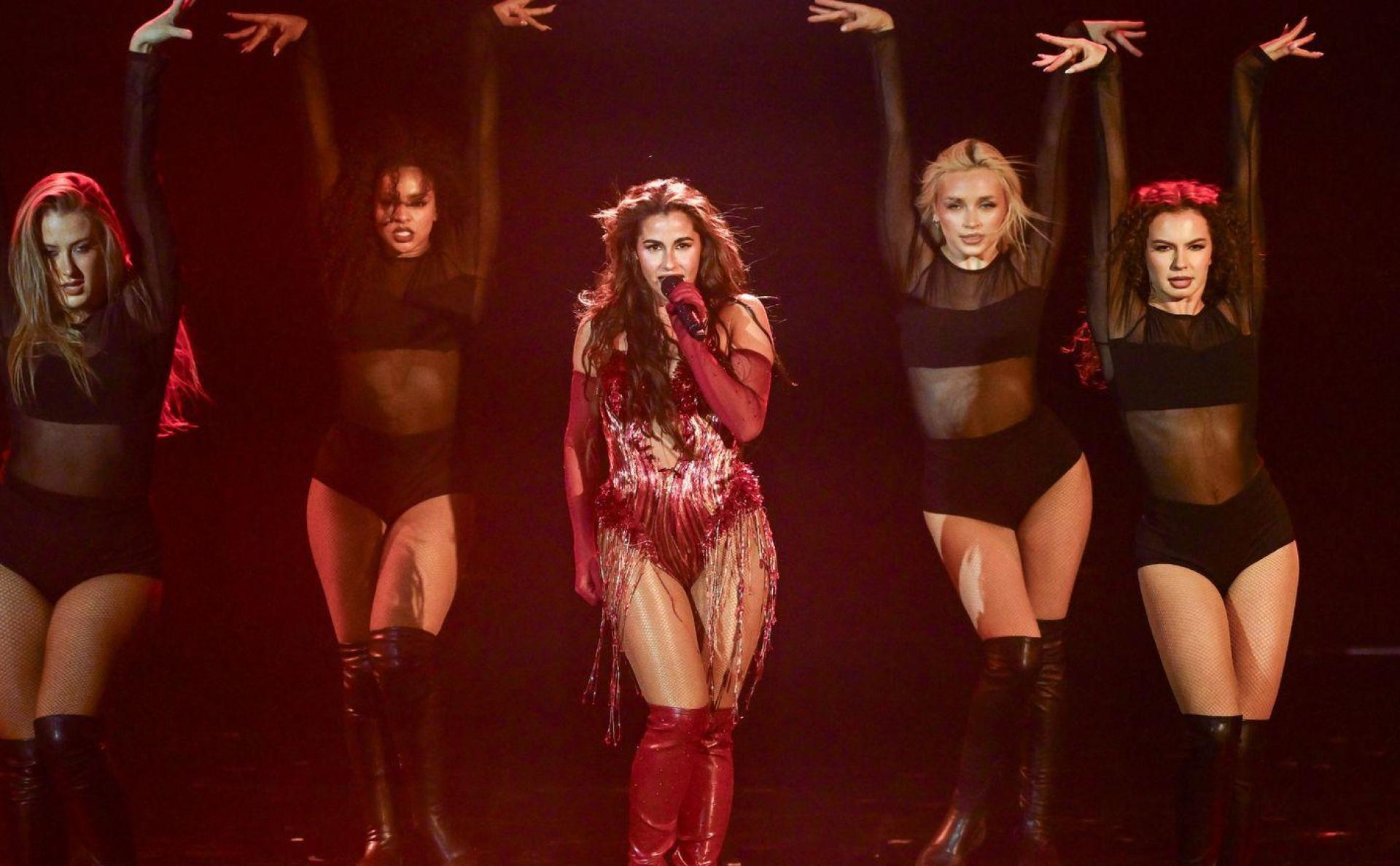 Sarah Engels überzeugte mit ihrem Lied „Fire“ und einer aufwendigen Choreografie. (Bild: Britta Pedersen/dpa)