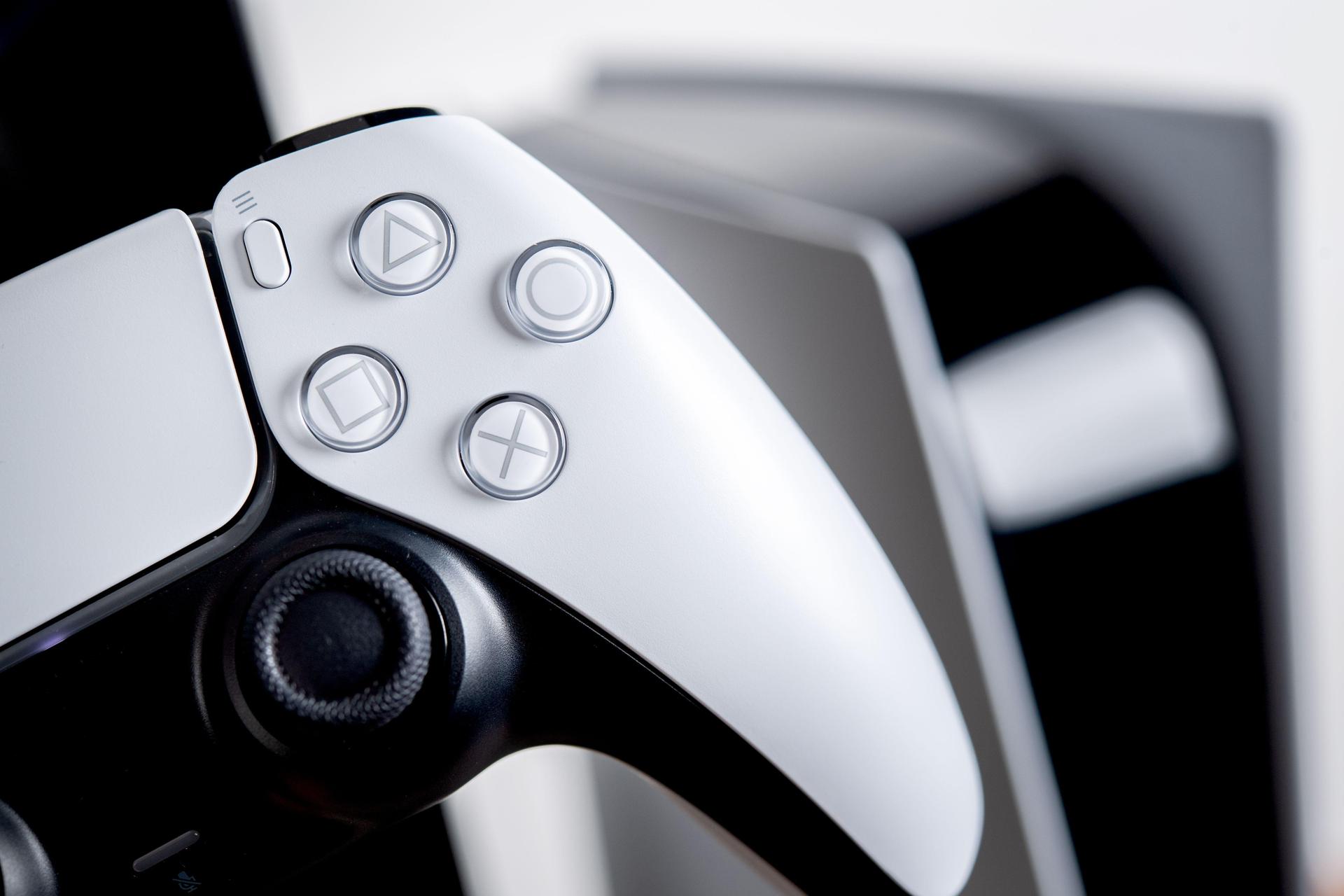 Sony wird von 2028 an Spiele für seine Playstation-Konsolen nicht mehr auf physischen Datenträgern wie Discs veröffentlichen. (Archivbild: Zacharie Scheurer/dpa)