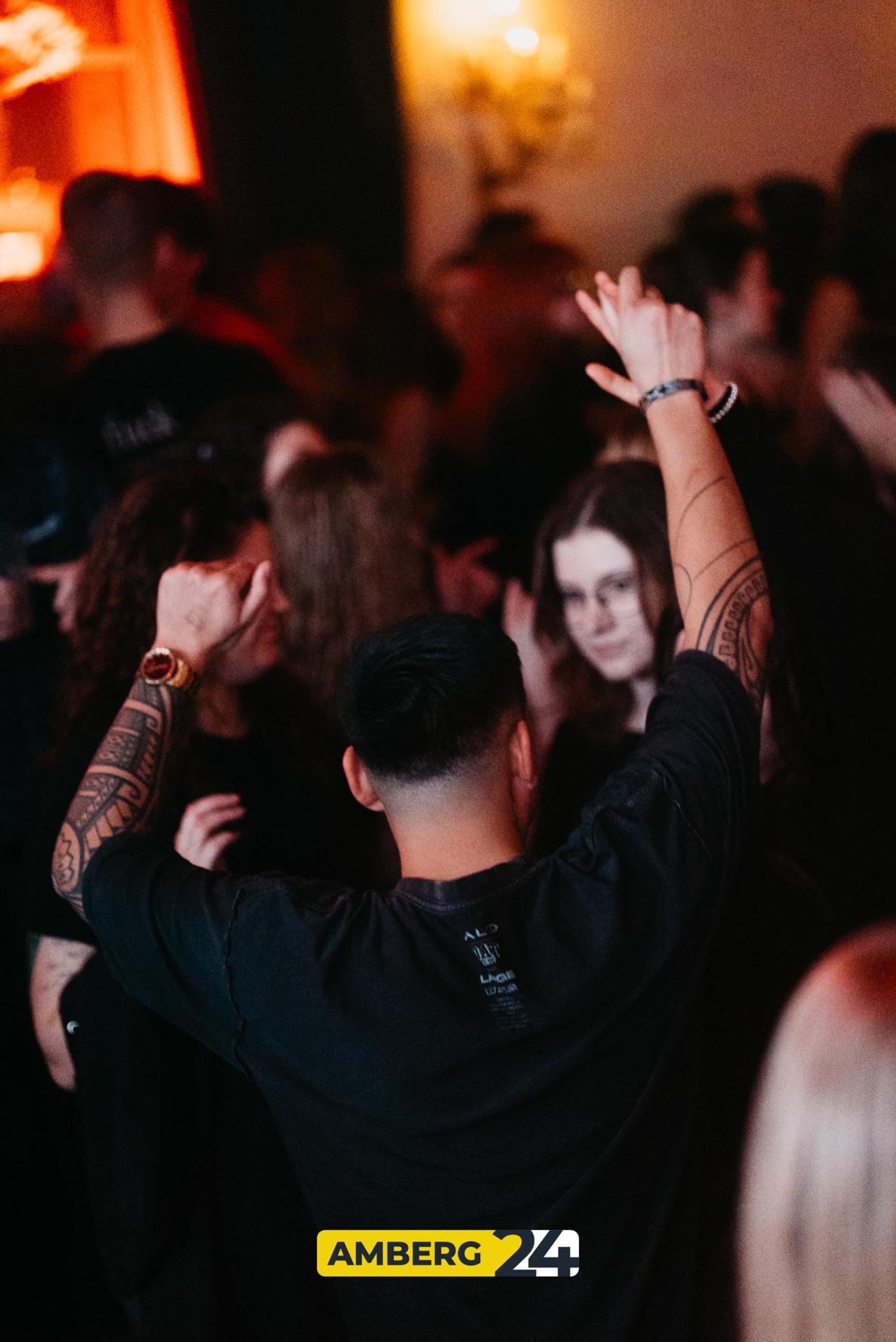 Im Casino-Saal war am Samstag die erste VIBES-Party des Jahres. (Bild: Mario Donhauser)