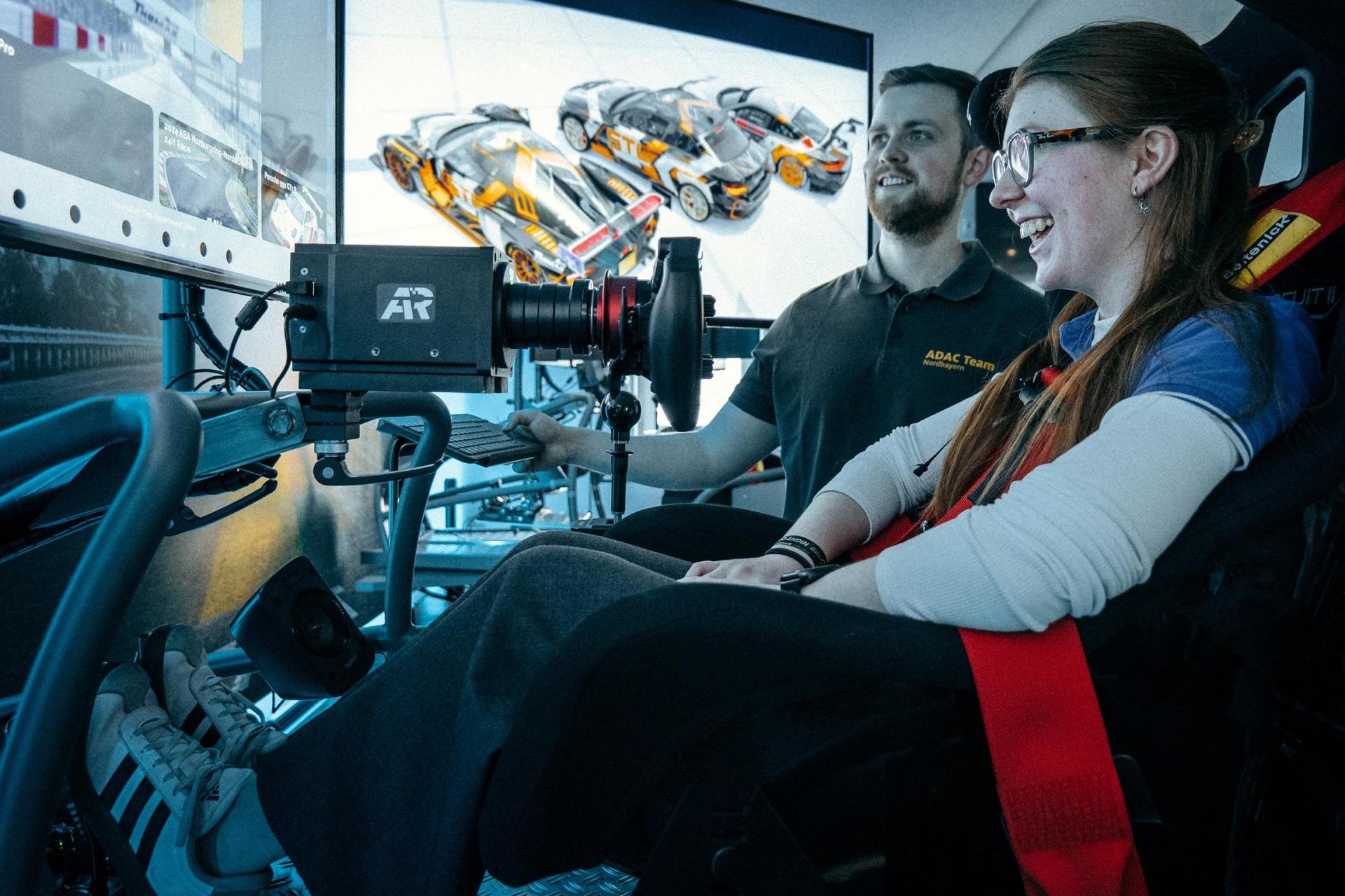 Der ADAC Nordbayern betreibt seit August 2024 in Weiden das bayernweit erste und einzige „SimRacing-Center“. Zukünftig soll auch die OTH Amberg-Weiden davon profitieren.  (Bild: Katrin Hirmer (OTH Amberg-Weiden))