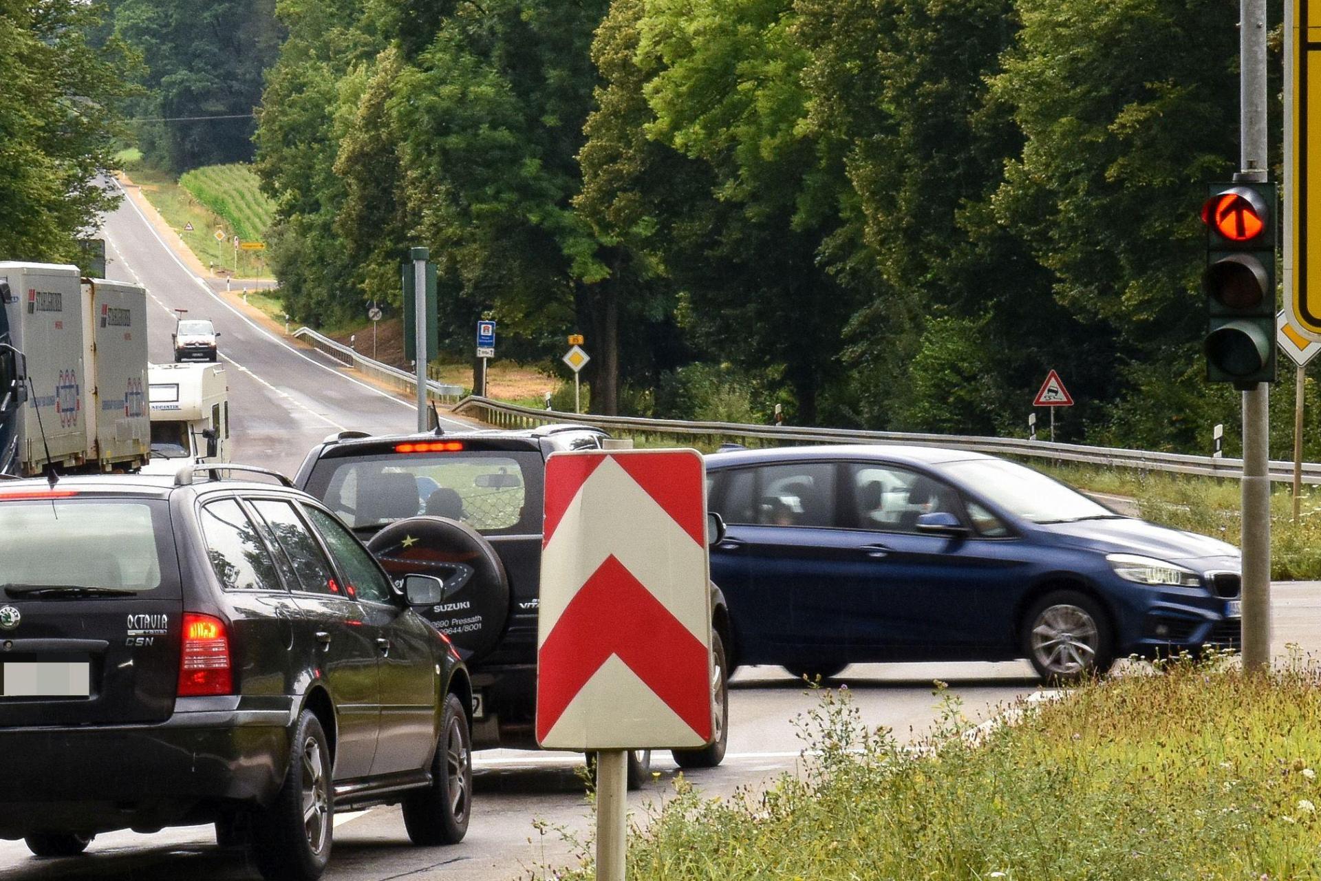 Das „Sulzbacher Kreuz”, auf dem die B 85 mit der B14 zusammenläuft, ist wieder frei befahrbar.  (Bild: Stephan Huber)
