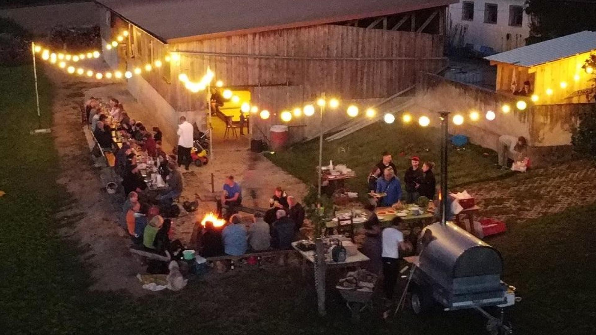 Auf der Falschen Farm in Diebis bei Ebermannsdorf findet am Freitag und am Samstag das Kulturevent Tanthe Muh statt. (Bild: Andreas Hofstetter/exb)