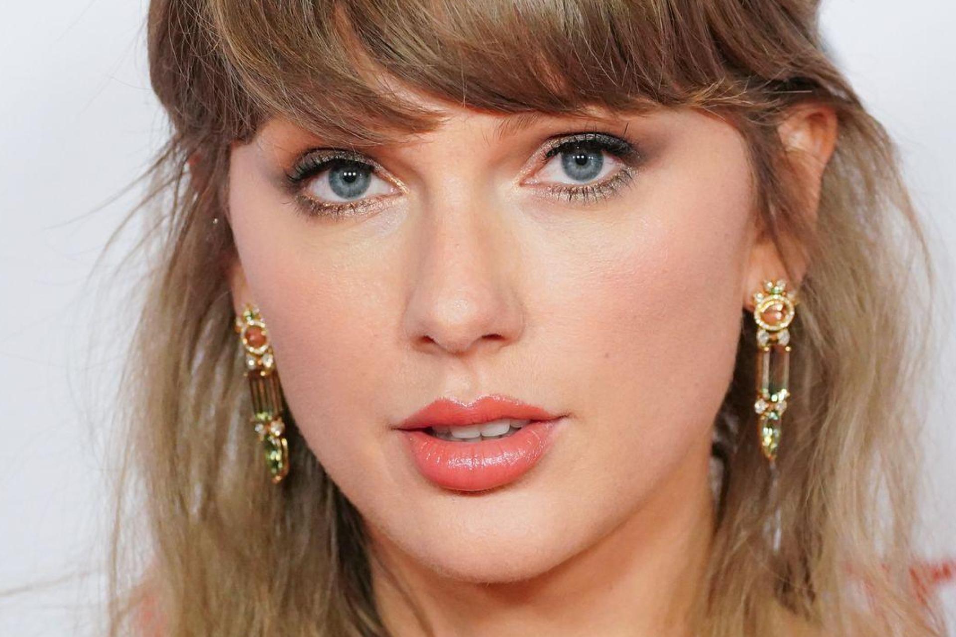 Taylor Swift hat mit acht die meisten Nominierungen bei den American Music Awards. (Archivfoto) (Bild: Jordan Strauss/Invision/AP/dpa)