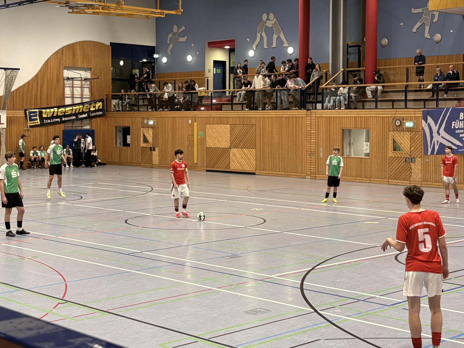 Noah Keller beim Anstoß. Der Illschwanger spielt beim 1. FC Nürnberg und ist Jugendnationalspieler.  (Bild: Lukas Büchold)