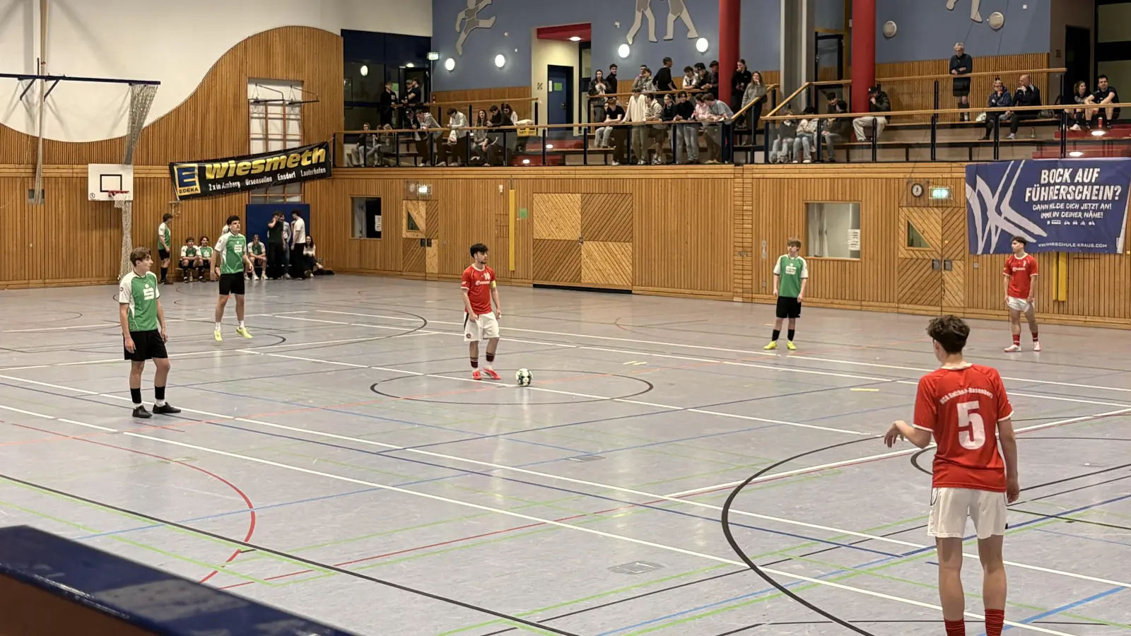 Noah Keller beim Anstoß. Der Illschwanger spielt beim 1. FC Nürnberg und ist Jugendnationalspieler.  (Bild: Lukas Büchold)