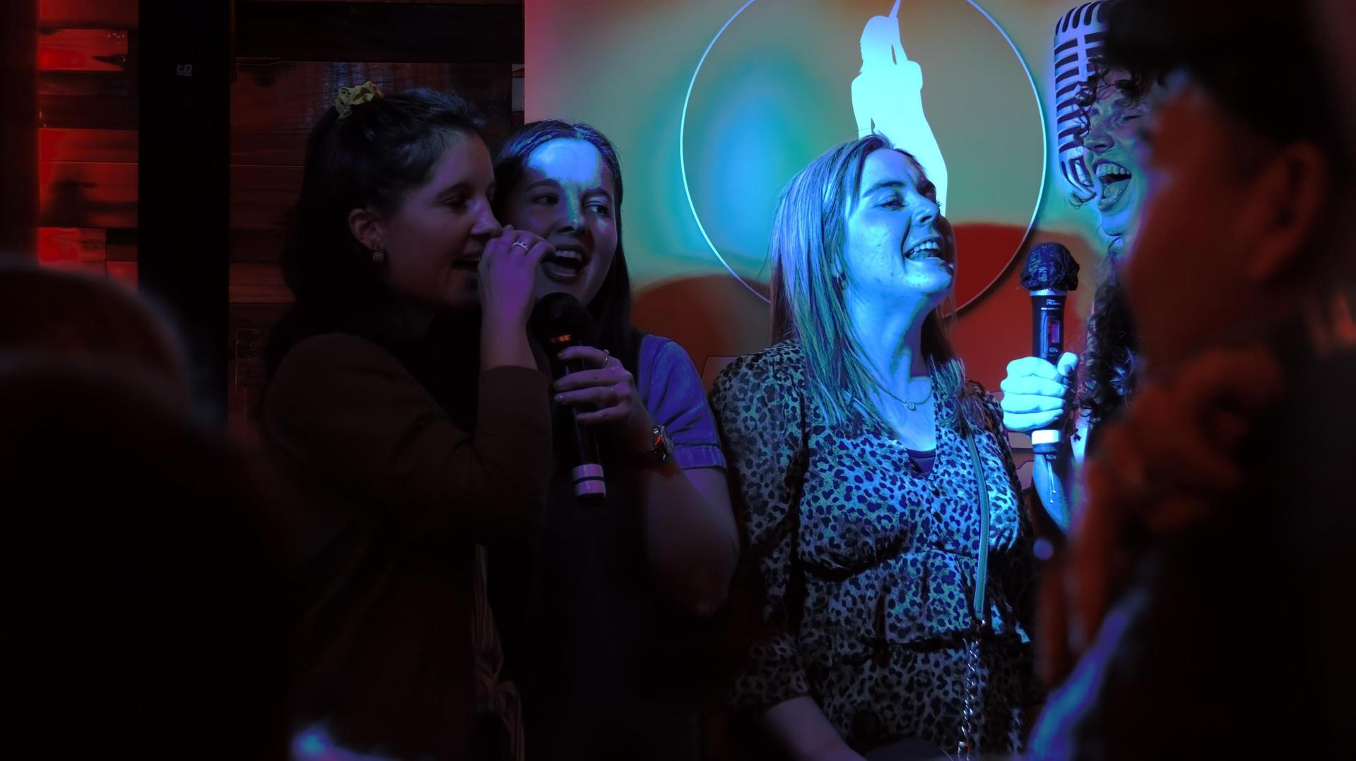 Am Freitag war Karaokeabend im Colomba. (Bild: Marlin Nixdorf)