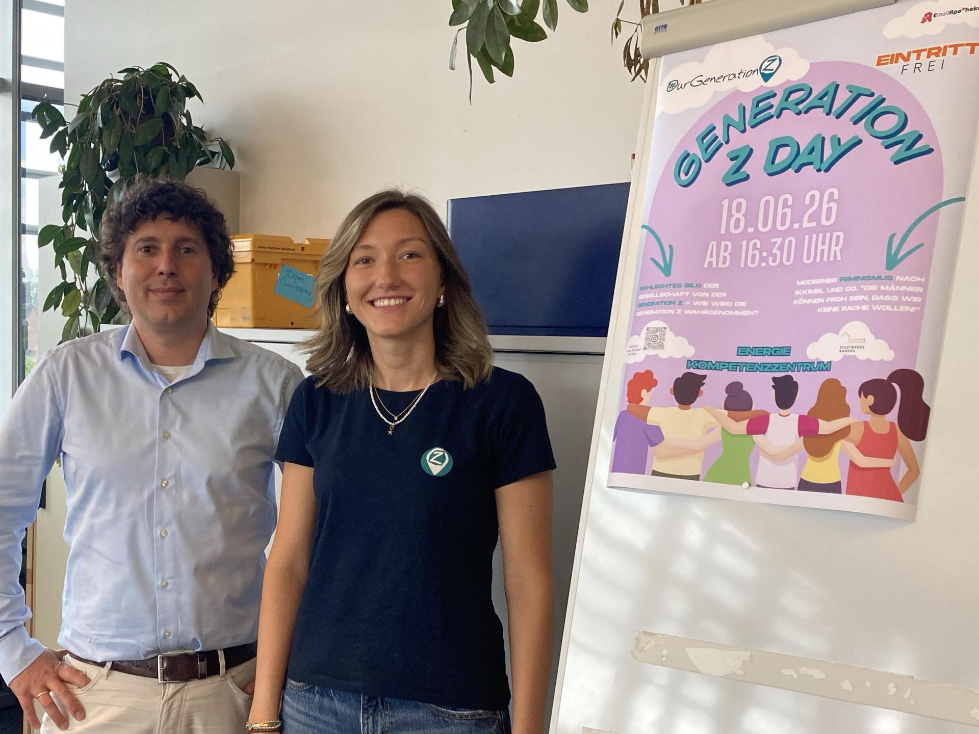 Laura Pirke und Robert Winkler von der Email-Apotheke organisieren den Gen-Z-Day.  (Bild: Stefanie Swann)