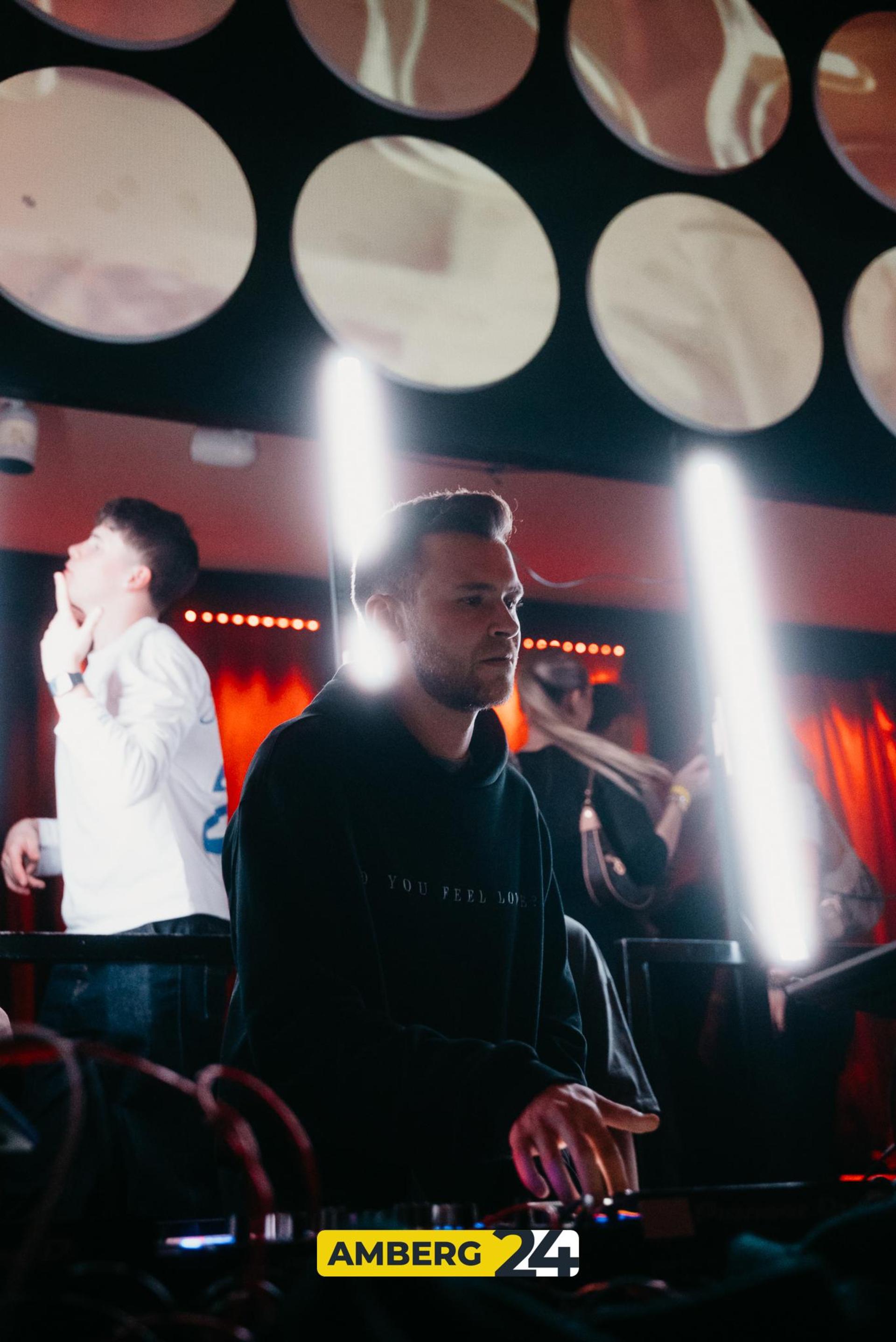 Im Casino-Saal war am Samstag die erste VIBES-Party des Jahres. (Bild: Mario Donhauser)