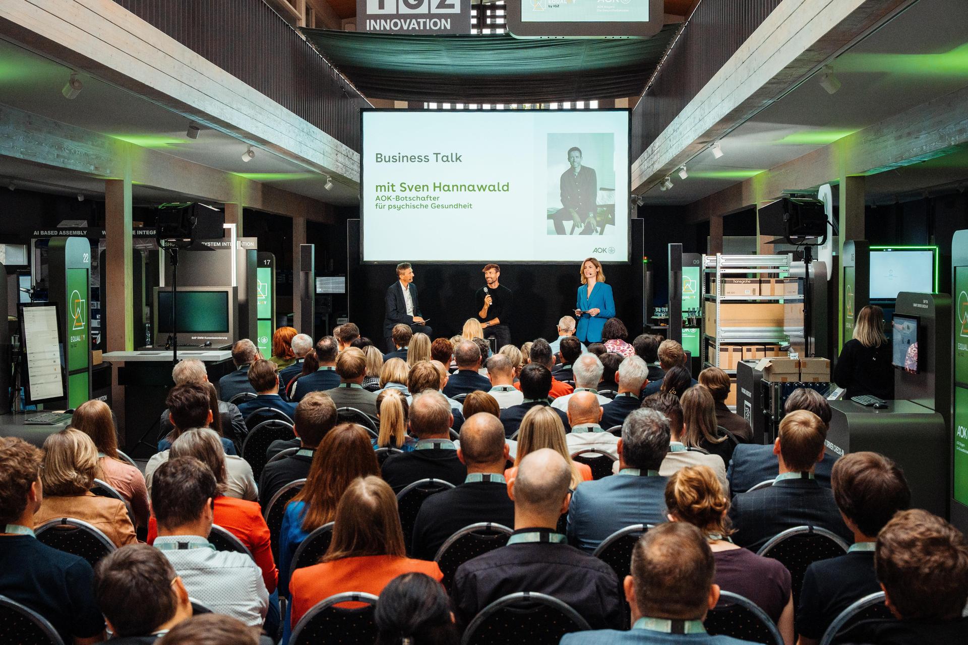 Starker Impuls für mehr mentale Gesundheit am Arbeitsplatz: Rund 100 Gäste diskutierten beim gemeinsamen Event von IGZ und AOK Bayern über Prävention, Offenheit und gesundheitsfördernde Arbeitsbedingungen. (Bild: IGZ Falkenberg)