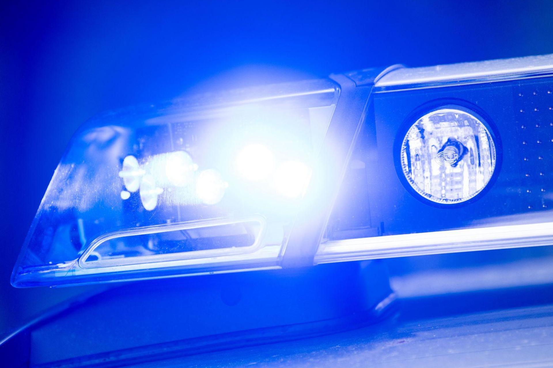 Unbekannte haben in Neukirchen eine Rüttelplatte von einer Baustelle gestohlen. (Symbolbild: Lino Mirgeler/dpa)