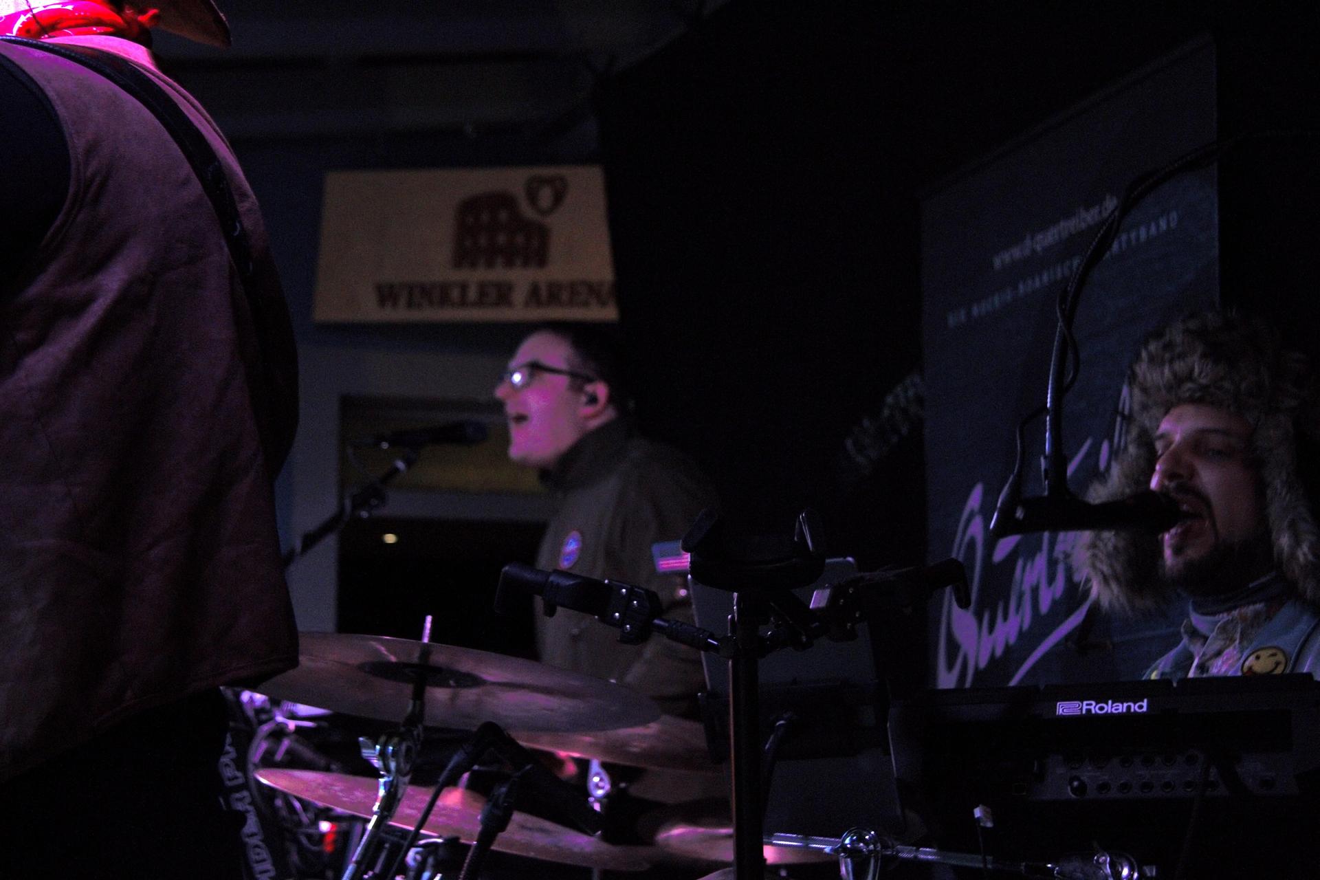 Das blaue Haus erfreute sich auch am Rosenmontag vieler vernarrter Besucher. (Bild: Marlin Nixdorf)