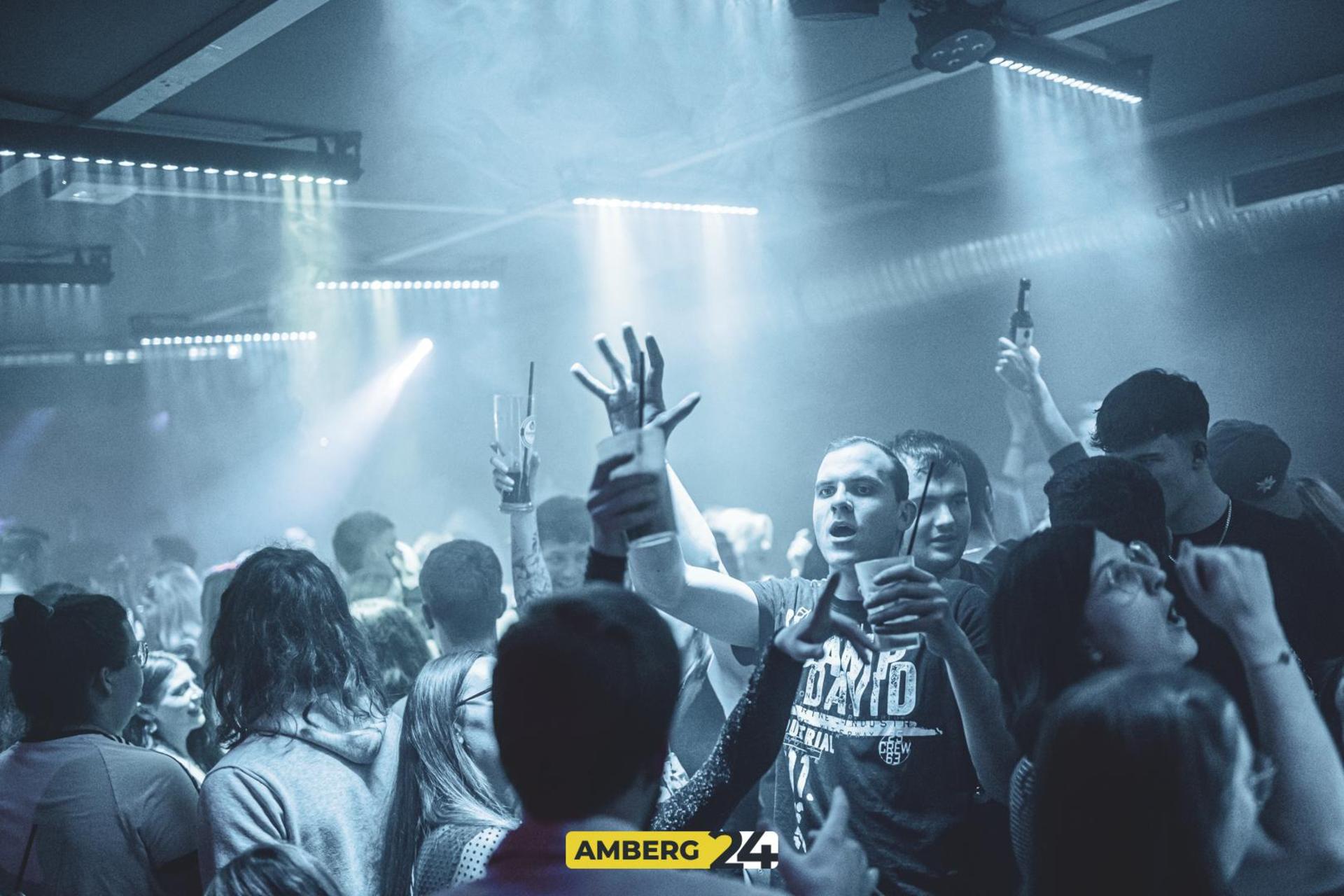 Party am 1. Weihnachtsfeiertag im Happy Rock.  (Bild: Martin Sponsel)