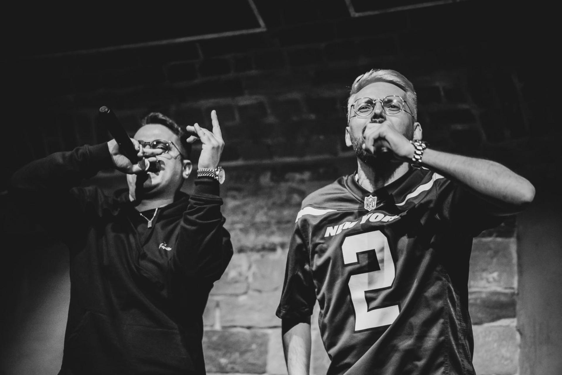 Rapper Feel.ikx (rechts) tritt regelmäßig auch mit seinen Homies auf. (Bild: Vogelsang Pictures)