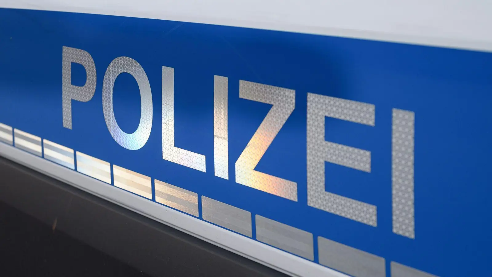 Nach dem Faschingszug in Hahnbach hat die Polizei einiges zu tun. (Symbolbild: Daniel Vogl/dpa)