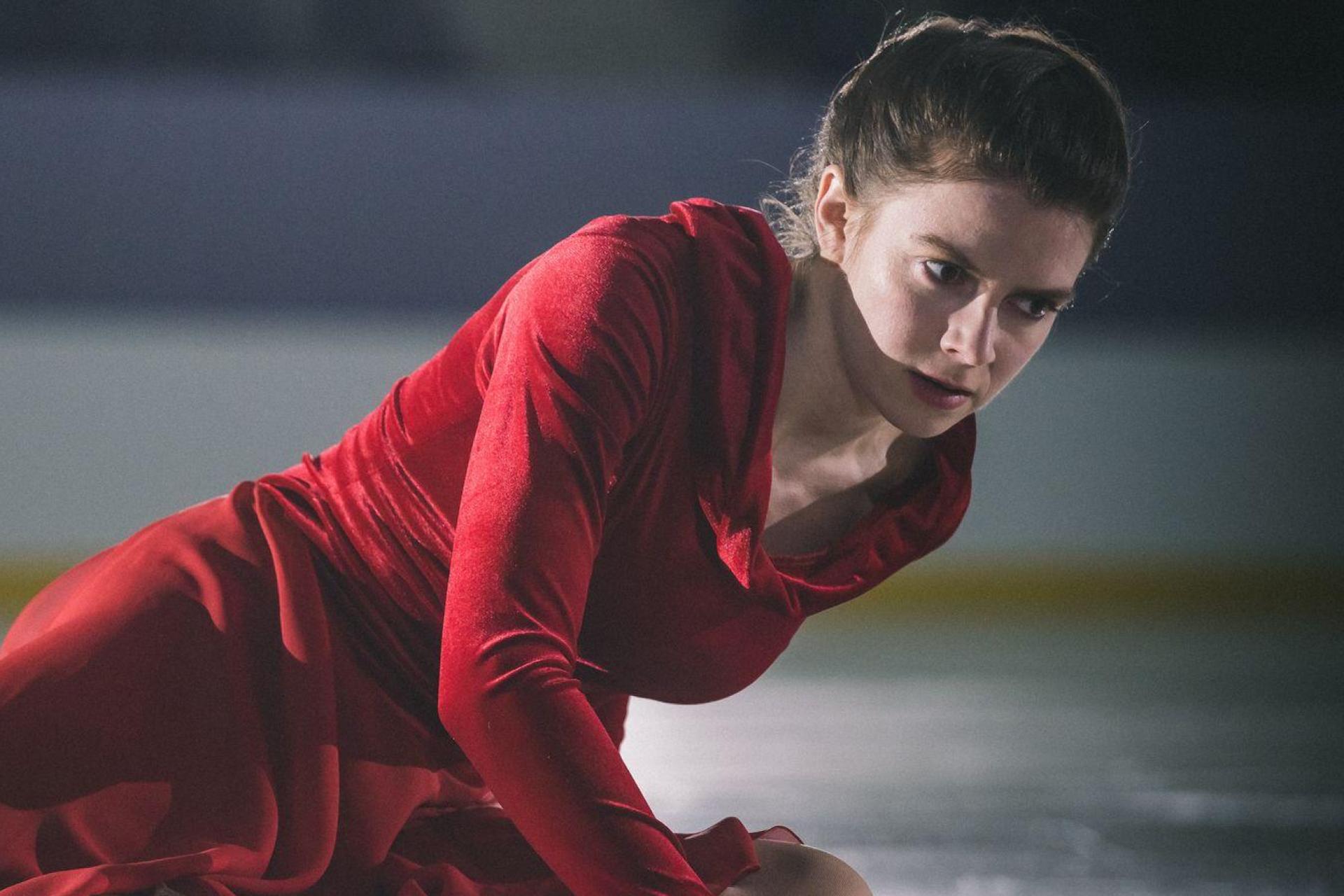 Hinter großen sportlichen Erfolgen steht viel harte Arbeit - aber manchmal auch noch eine besondere Geschichte. Die Geschichte der deutschen Eiskunstläuferin Katarina Witt wurde mit Lavinia Nowak in der Hauptrolle verfilmt.  (Bild: Stanislav Honzik/ZDF/dpa)