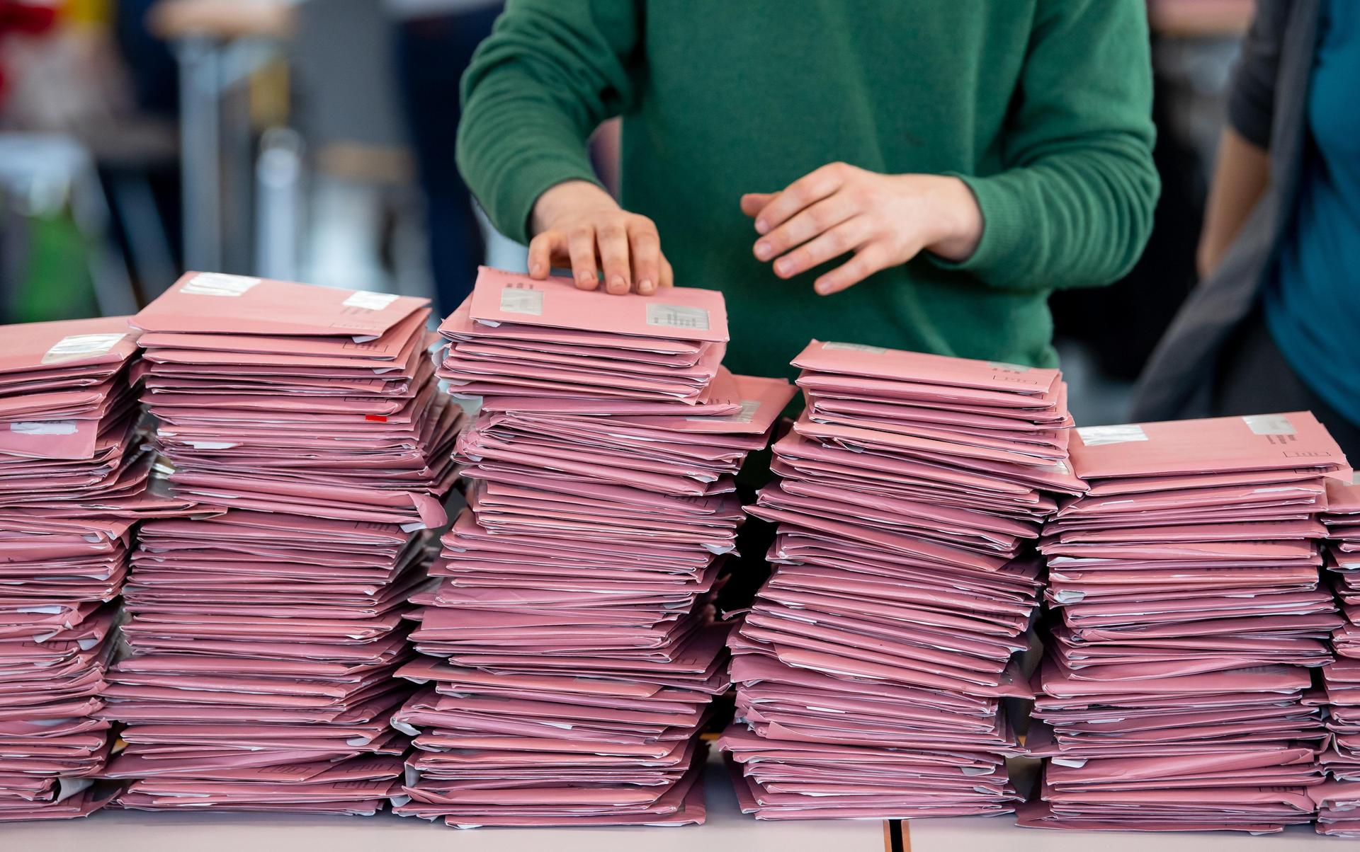 In Amberg steht eine Stichwahl an. Die meisten Briefwähler erhalten ihre Unterlagen automatisch. (Symbolbild: Sven Hoppe/dpa)