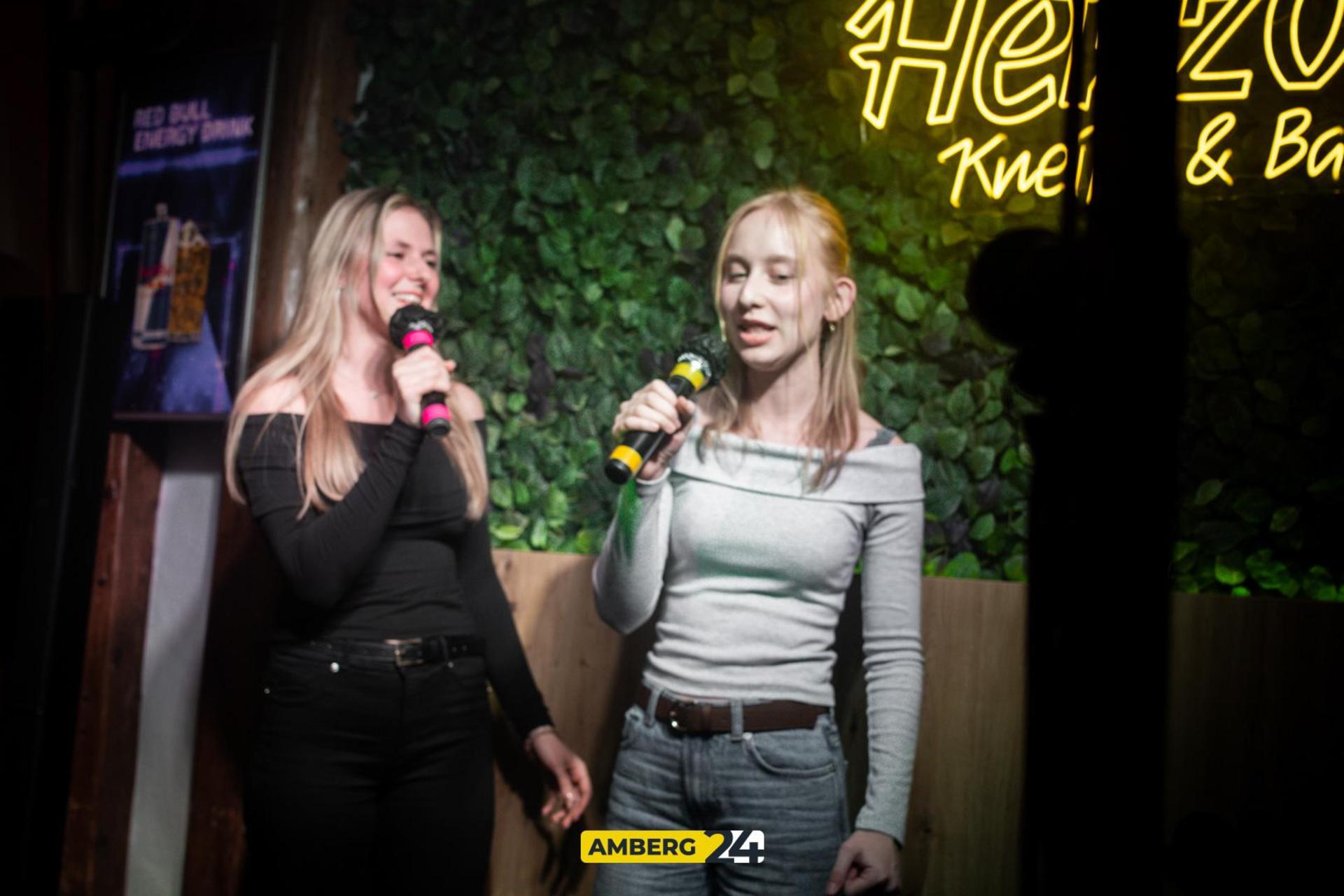 Die Bilder vom Karaoke im Herzog. (Bild: Julia Bär)