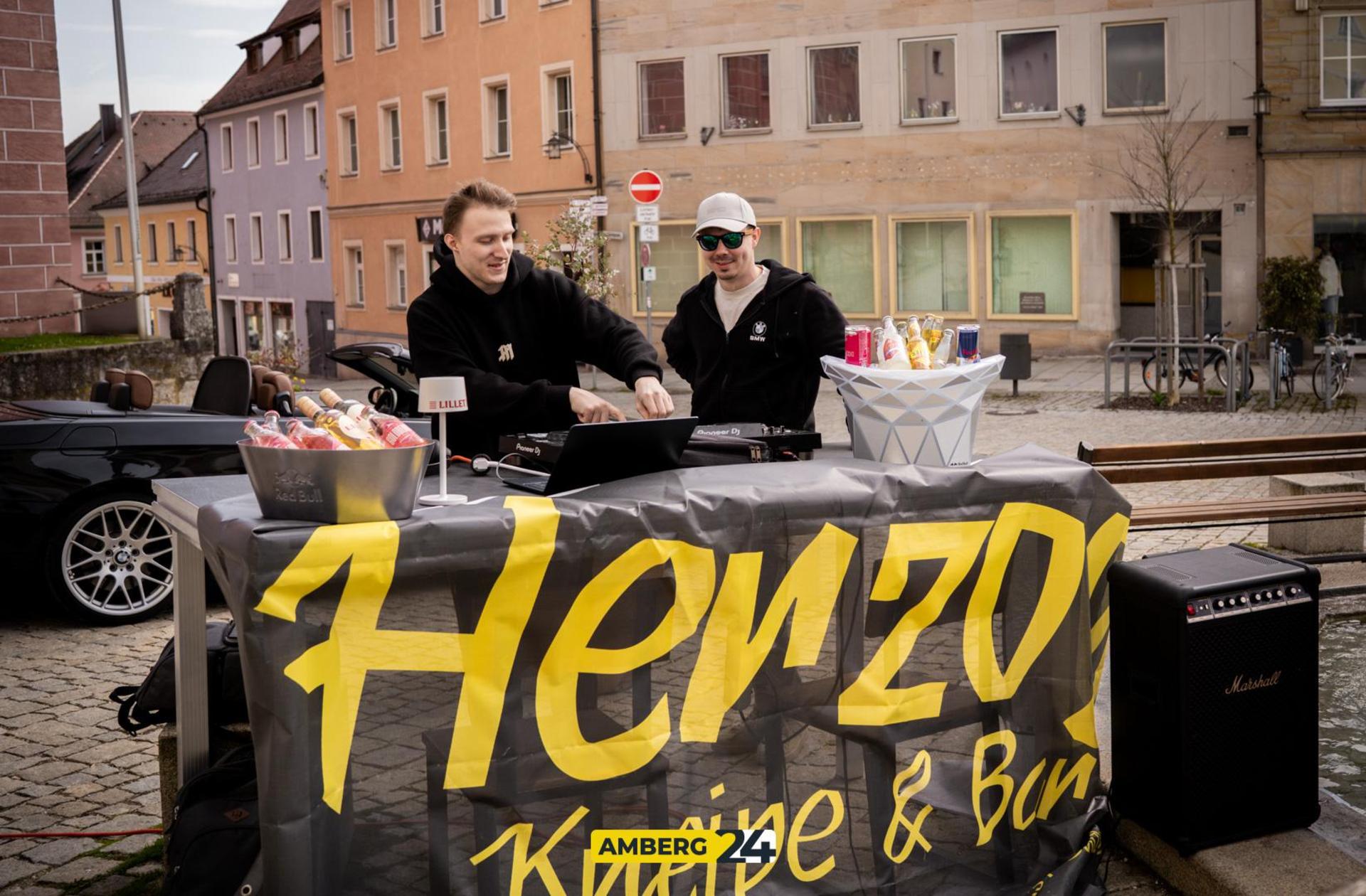 Daydrinking am Ostersonntag im Herzog. (Bild: Julia Bär)