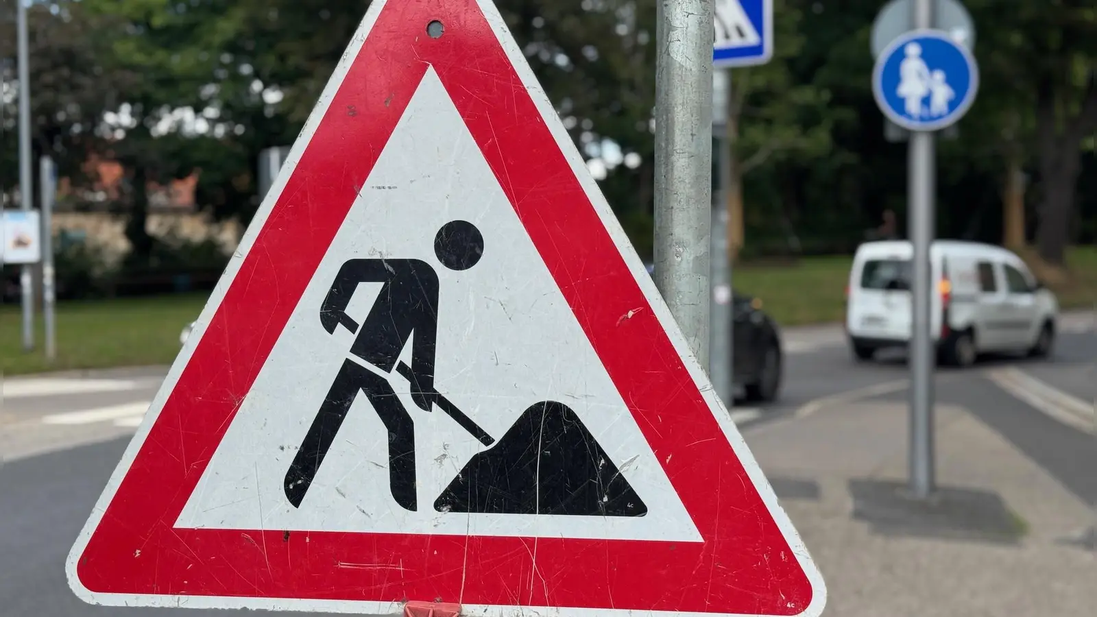 Der Mosacherweg in Amberg wird im Juni wegen Bauarbeiten gesperrt.  (Symbolbild: Heike Unger)