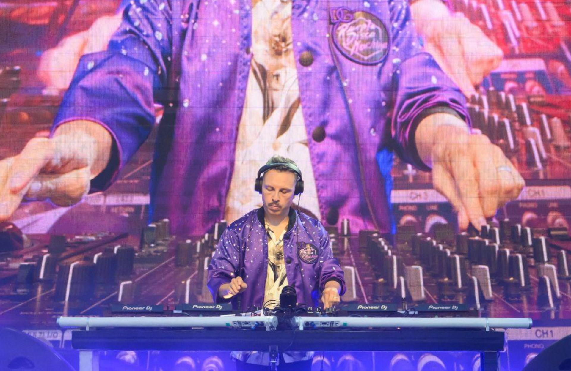 Ende April 2027 erscheint das neue Album von Purple Disco Machine. (Archivbild) (Bild: Robert Michael/dpa)