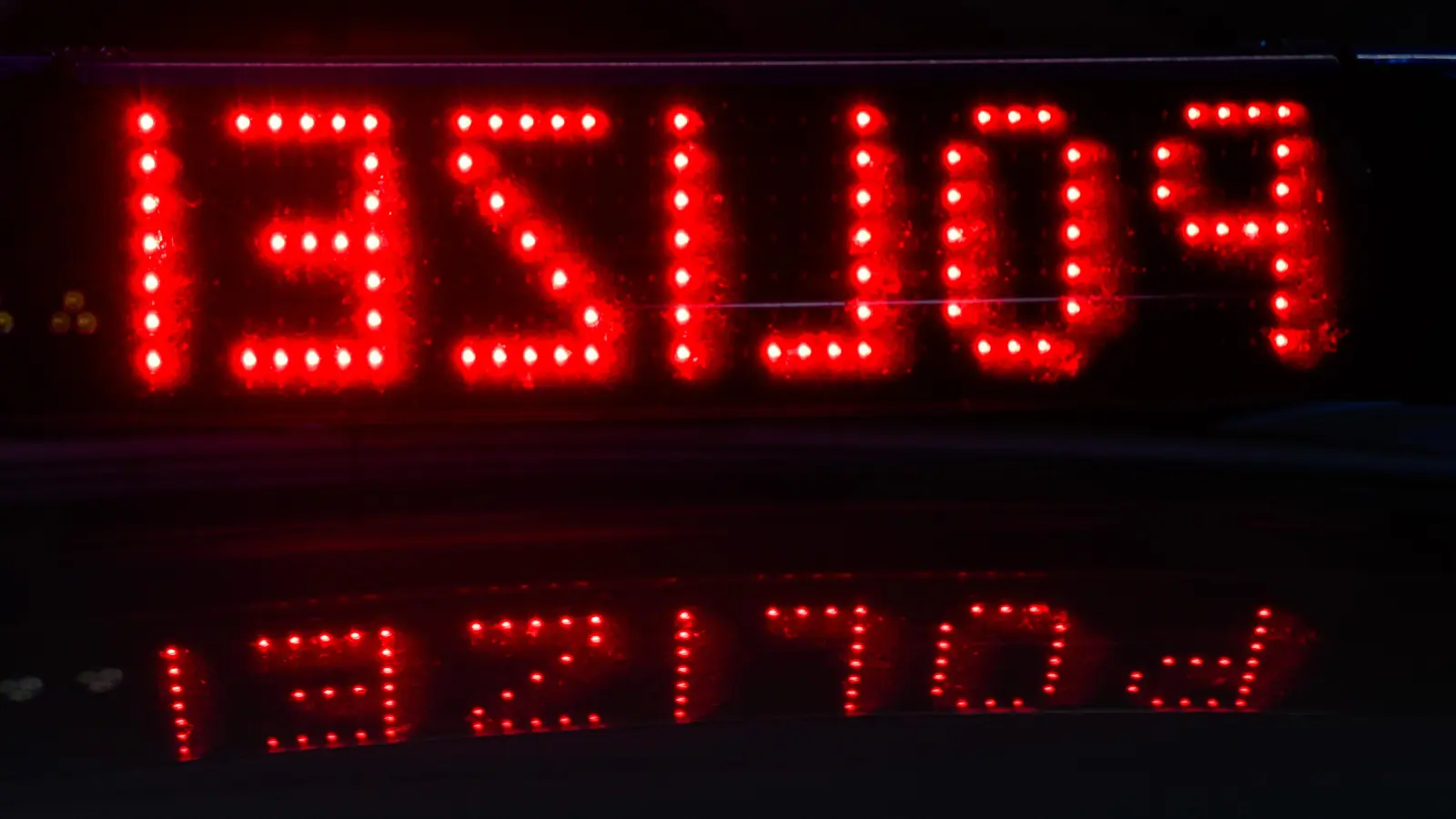 Ein 35-jähriger Amberger wurde in Rieden ohne Führerschein und Versicherungsschutz erwischt. (Symbolbild: Petra Hartl)