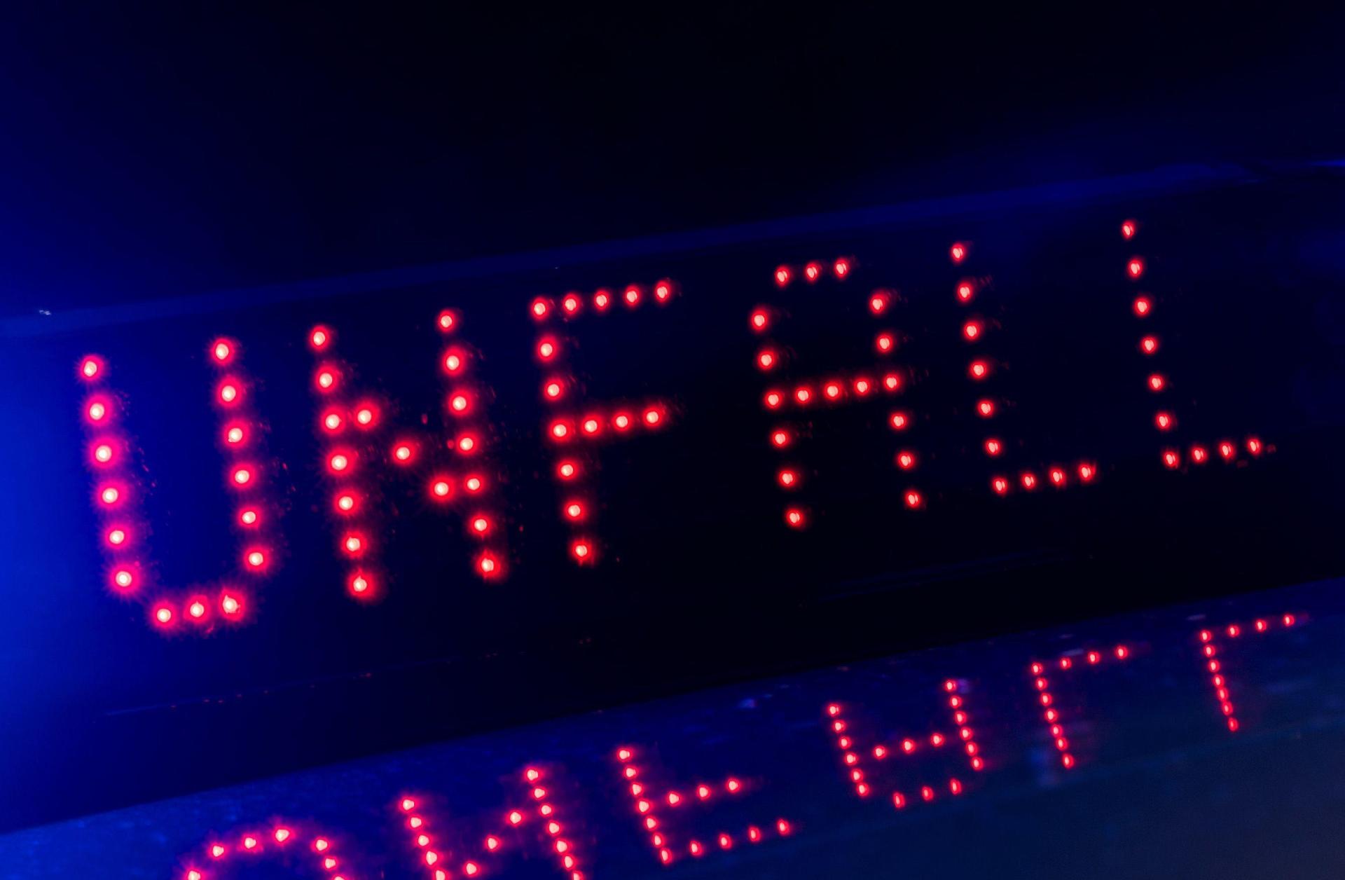 Auf der Staatsstraße 2164 ist es zu einem Unfall gekommen.  (Bild: Monika Skolimowska)