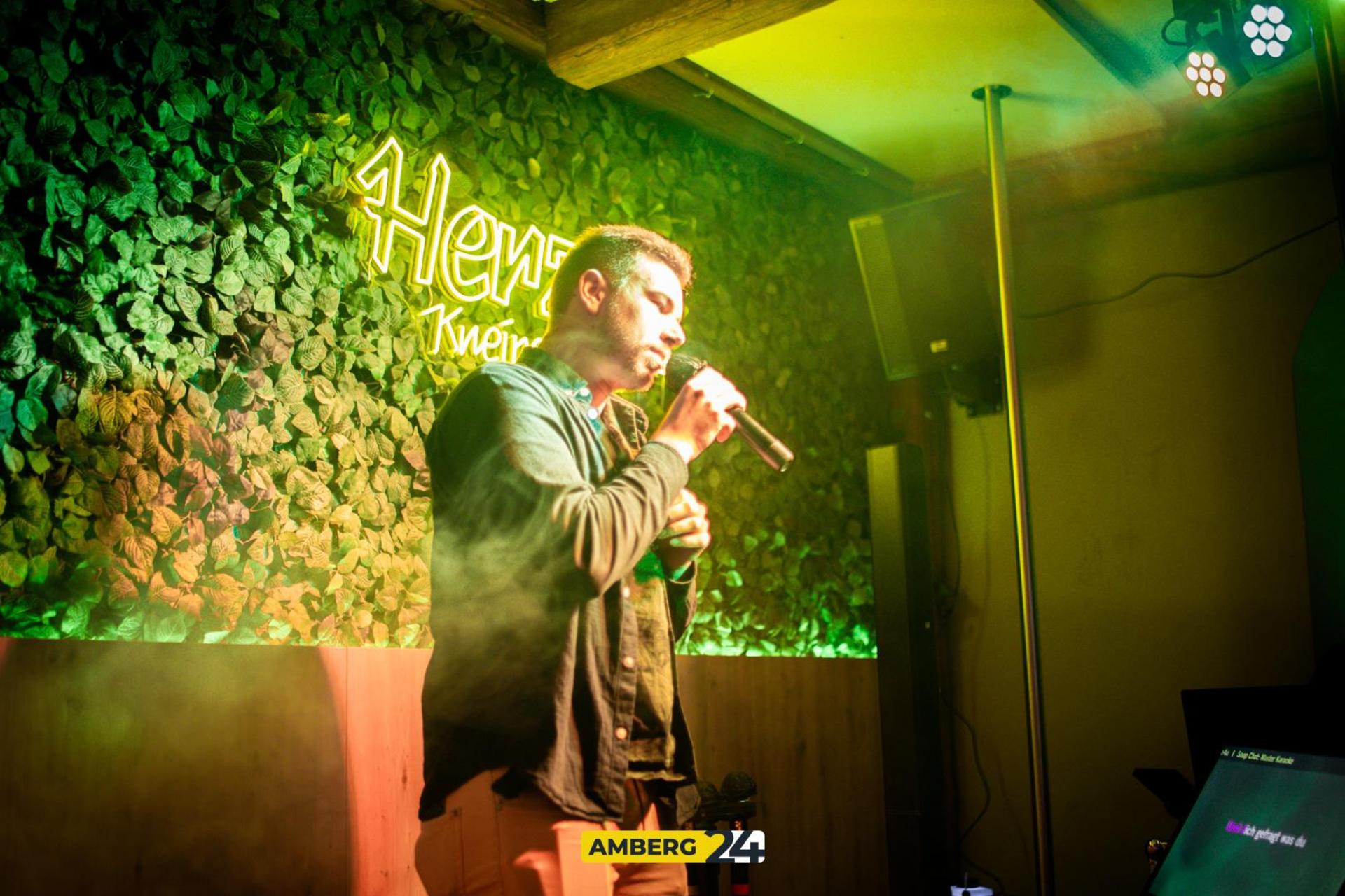 Die Bilder vom Karaoke im Herzog. (Bild: Julia Bär)