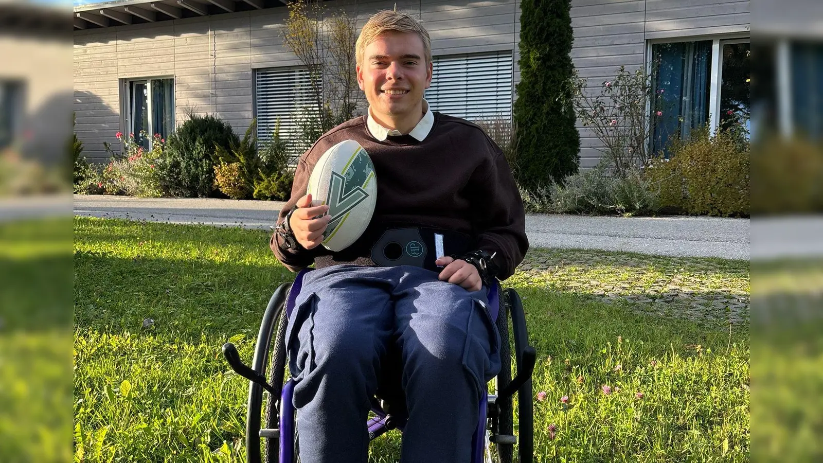 Tim Luca Bukenberger aus Amberg ist seit einem Unfall vor der Küste Malaysias im April 2025 querschnittsgelähmt. Um ihm spezielle Therapien zu finanzieren, läuft eine Spendenaktion auf „GoFundMe”.  (Bild: Lea Bukenberger)