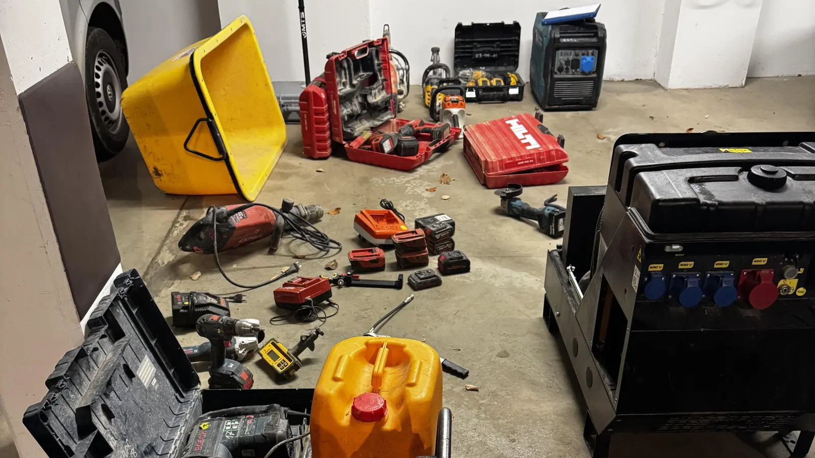 Der Gesamtwert der gestohlenen Baumaschinen beträgt etwa 35.000 Euro.  (Bild:  Polizeiinspektion Sulzbach-Rosenberg)